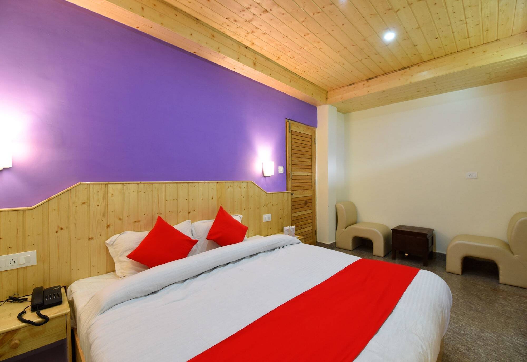 Hotel Oyo 14393 Akash Hills Manali (Himachal Pradesh)