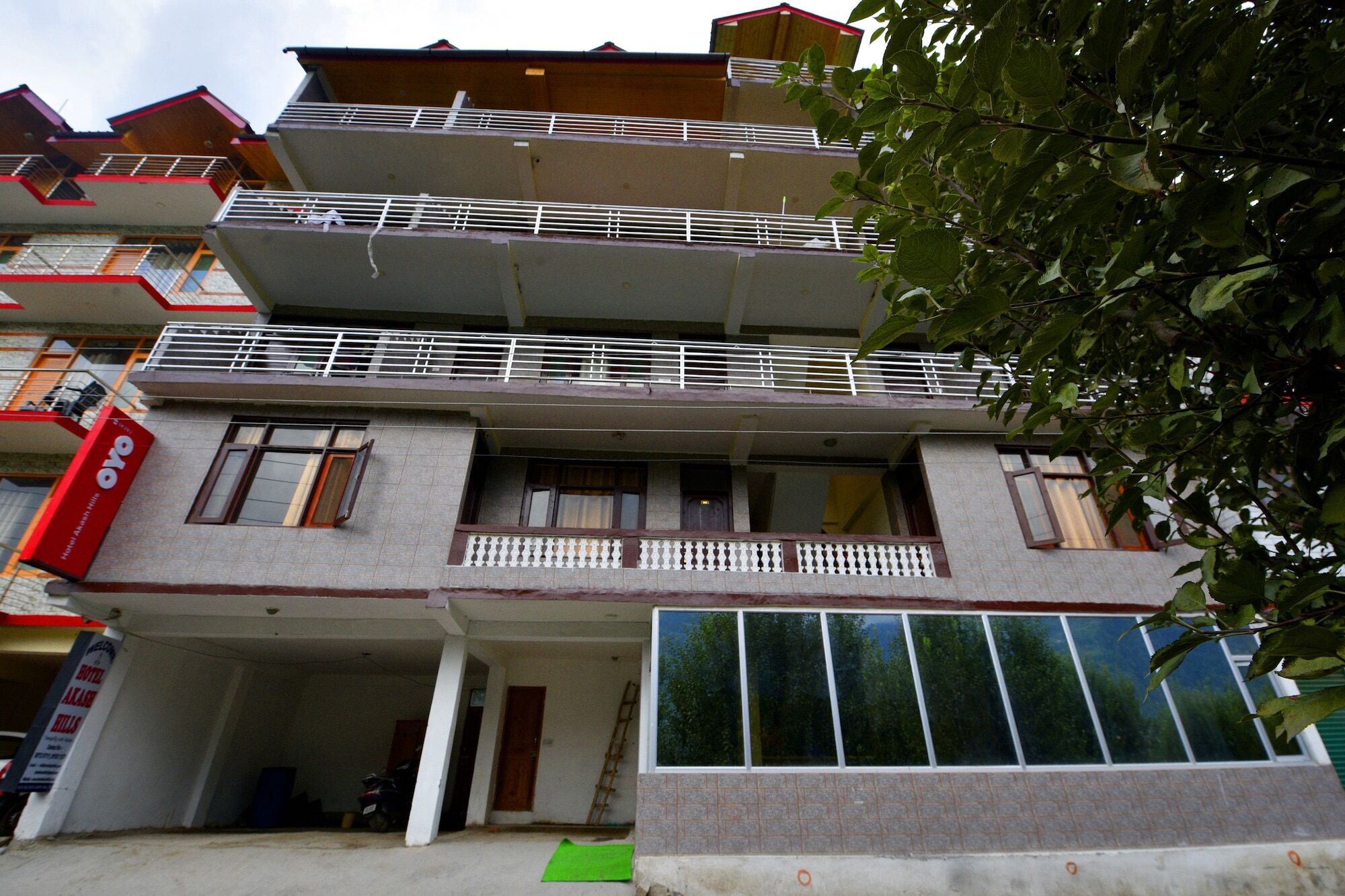 Oyo 14393 Akash Hills Hotel 3*