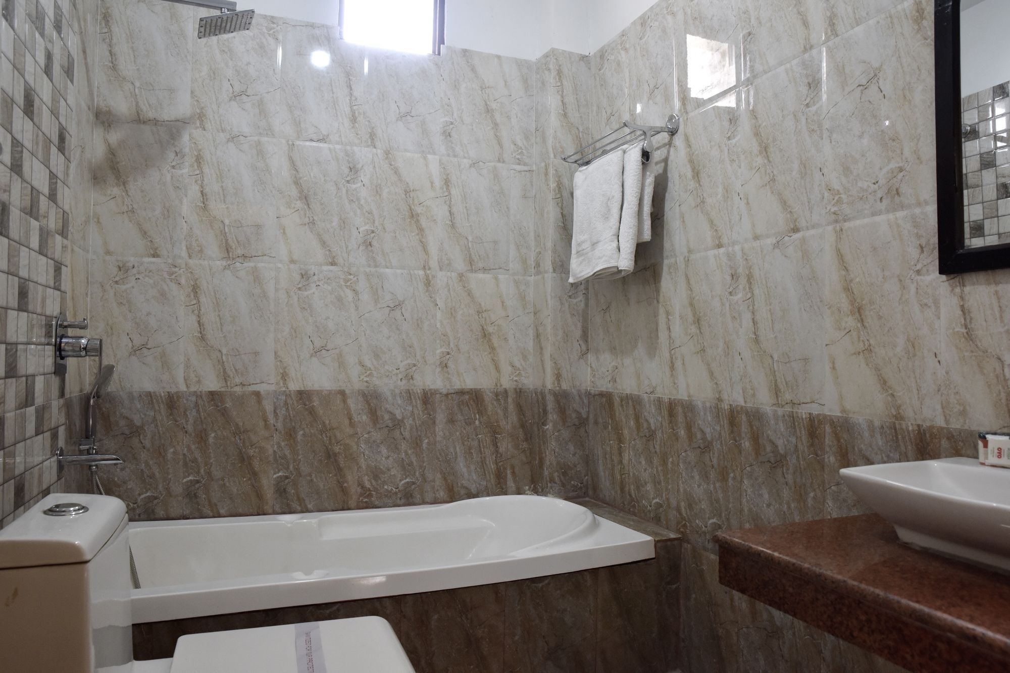 Oyo 10186 Holidays Hotel 3*