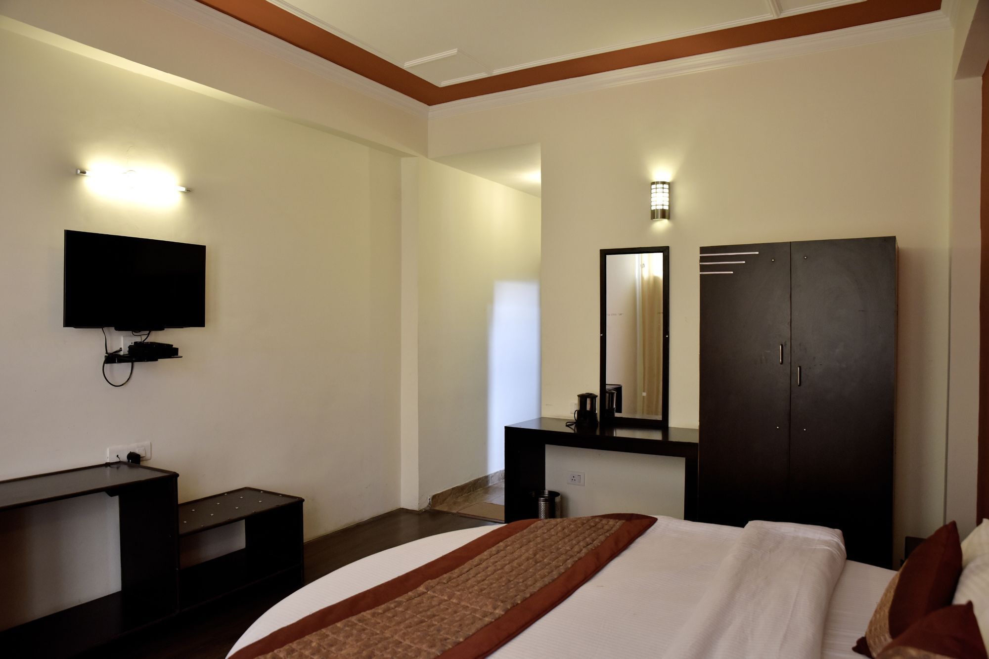 Hotel Oyo 10186 Holidays Manali (Himachal Pradesh)