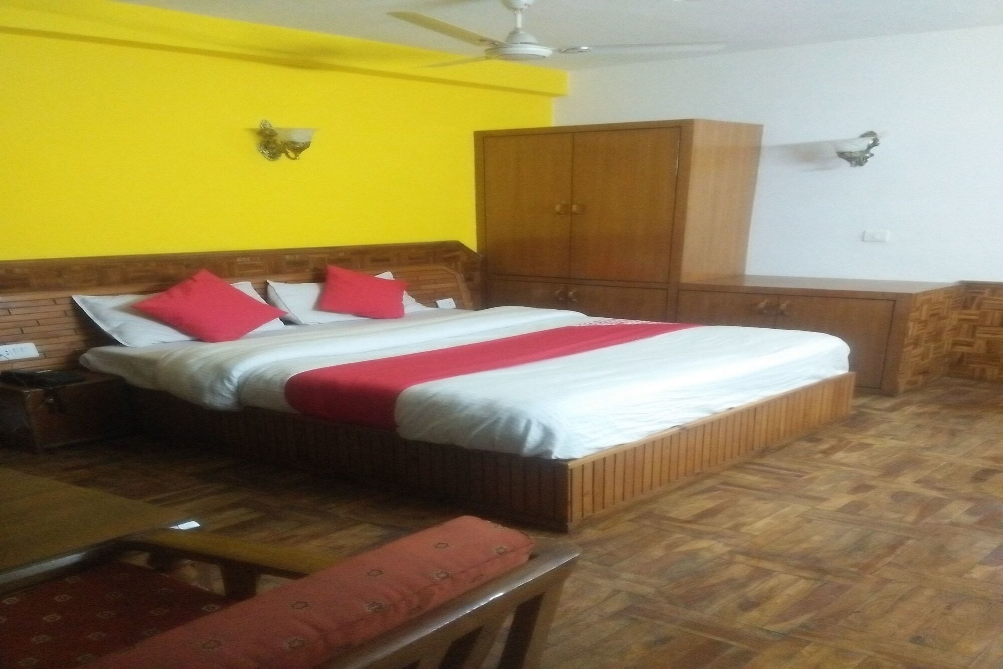 Rajhans Hotel