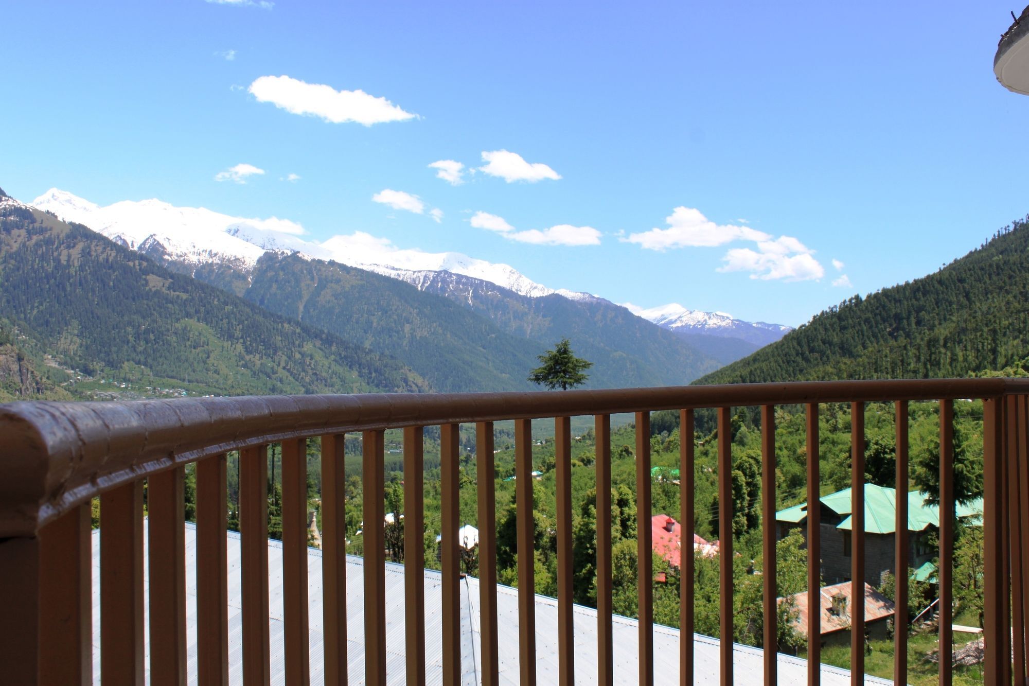 Hotel Utopia &