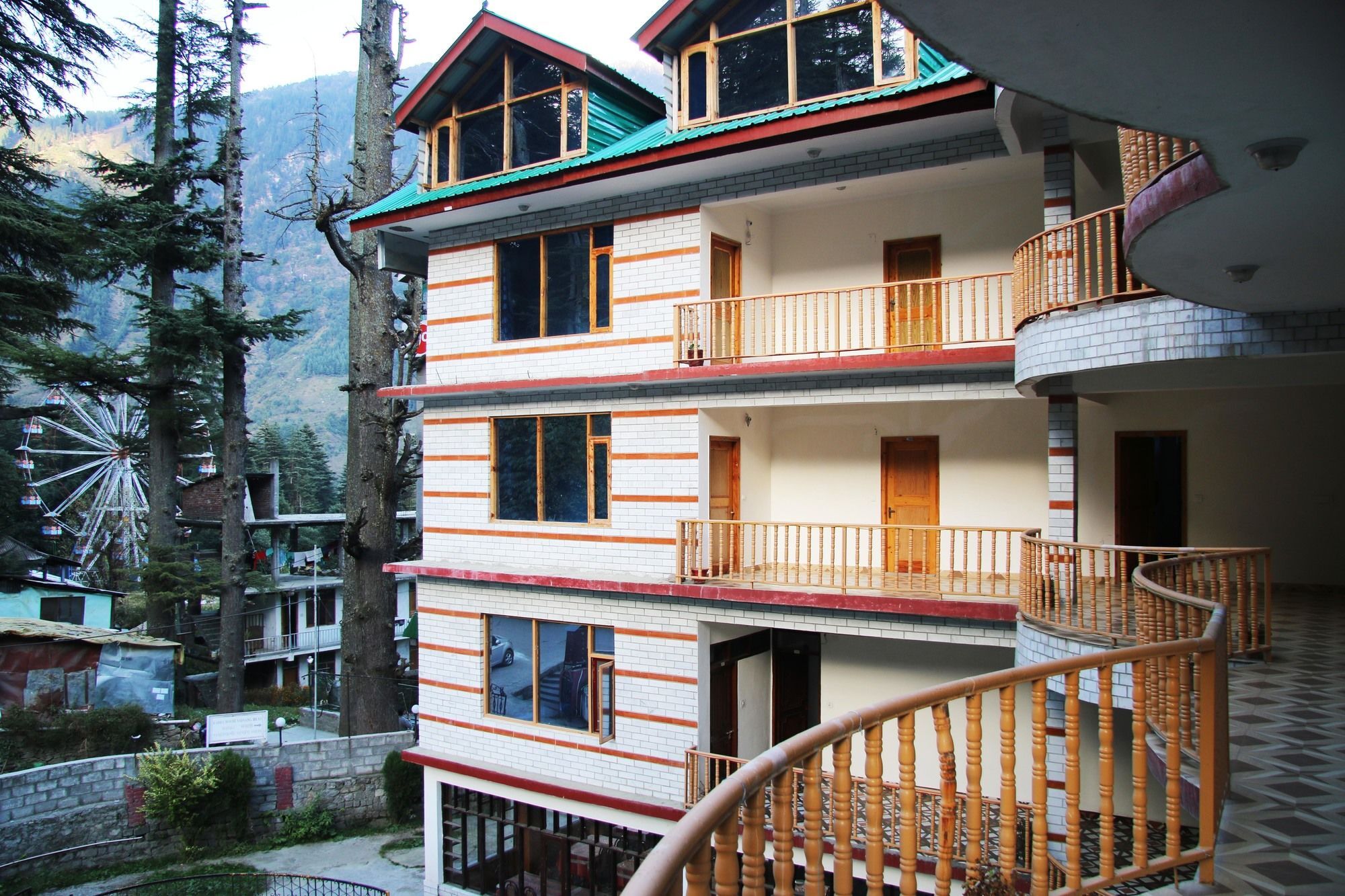 Hotel Utopia & 3*