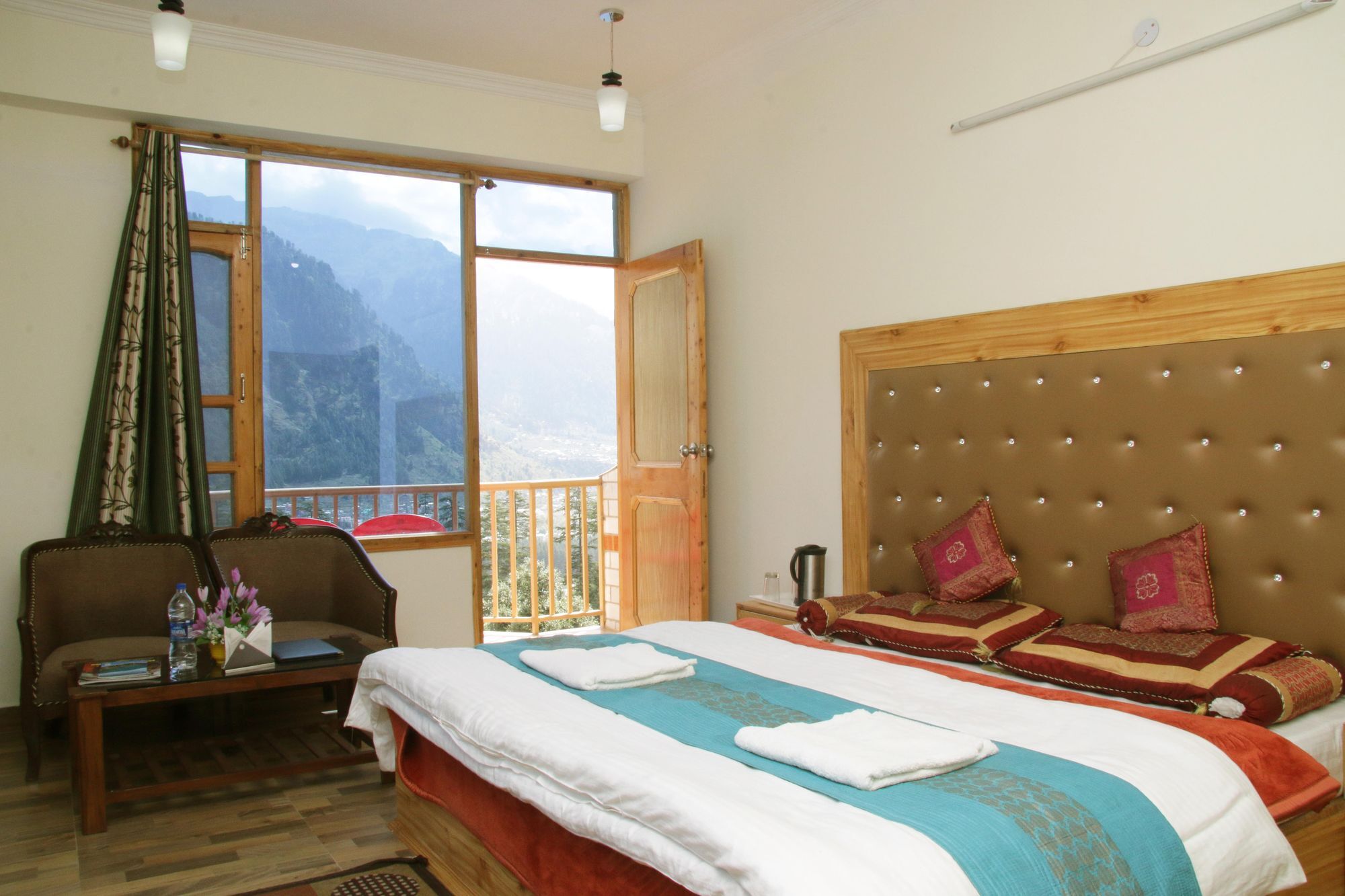 Utopia & Manali (Himachal Pradesh)
