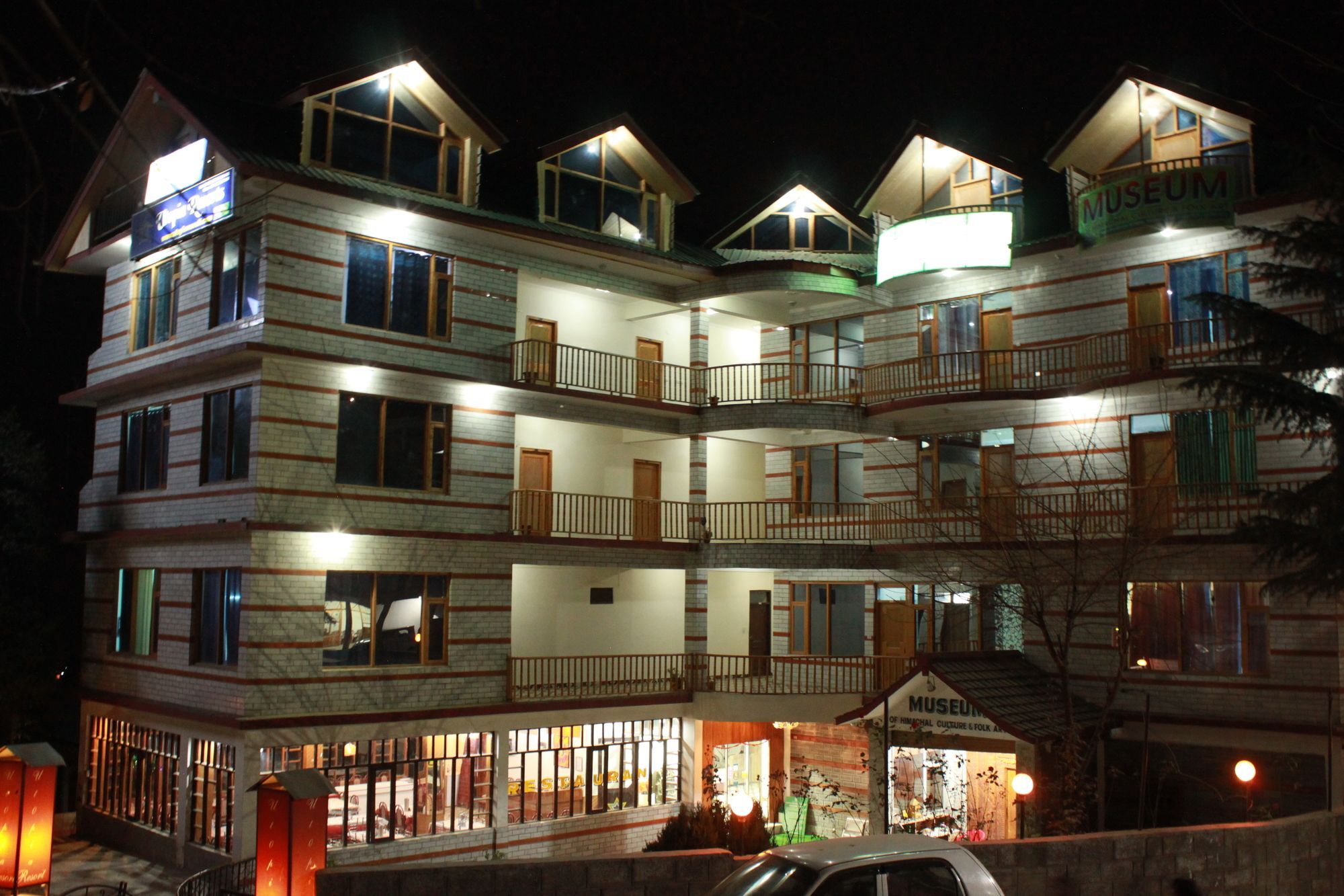 Utopia & Hotel 3*