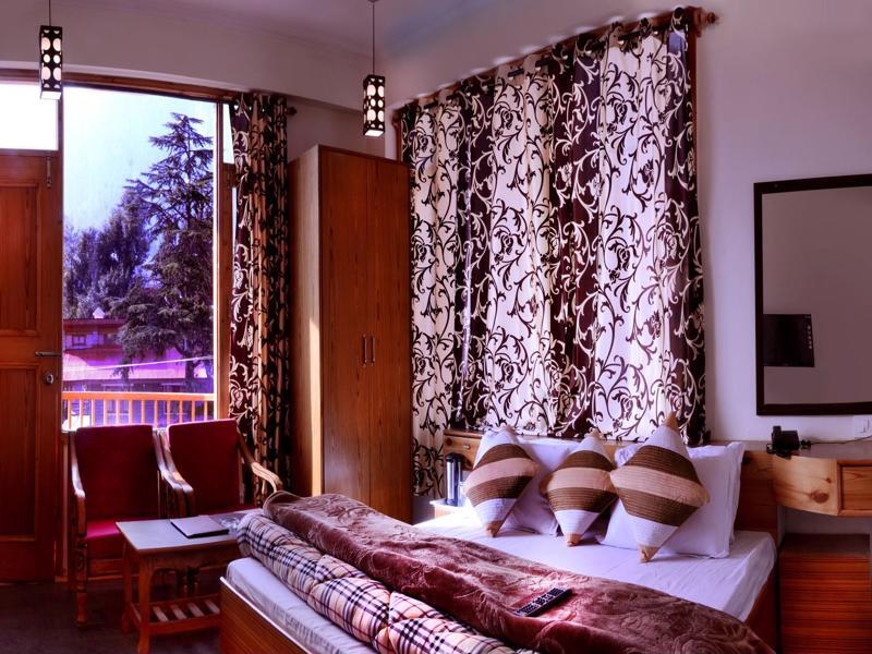Hotel Utopia & Manali (Himachal Pradesh)