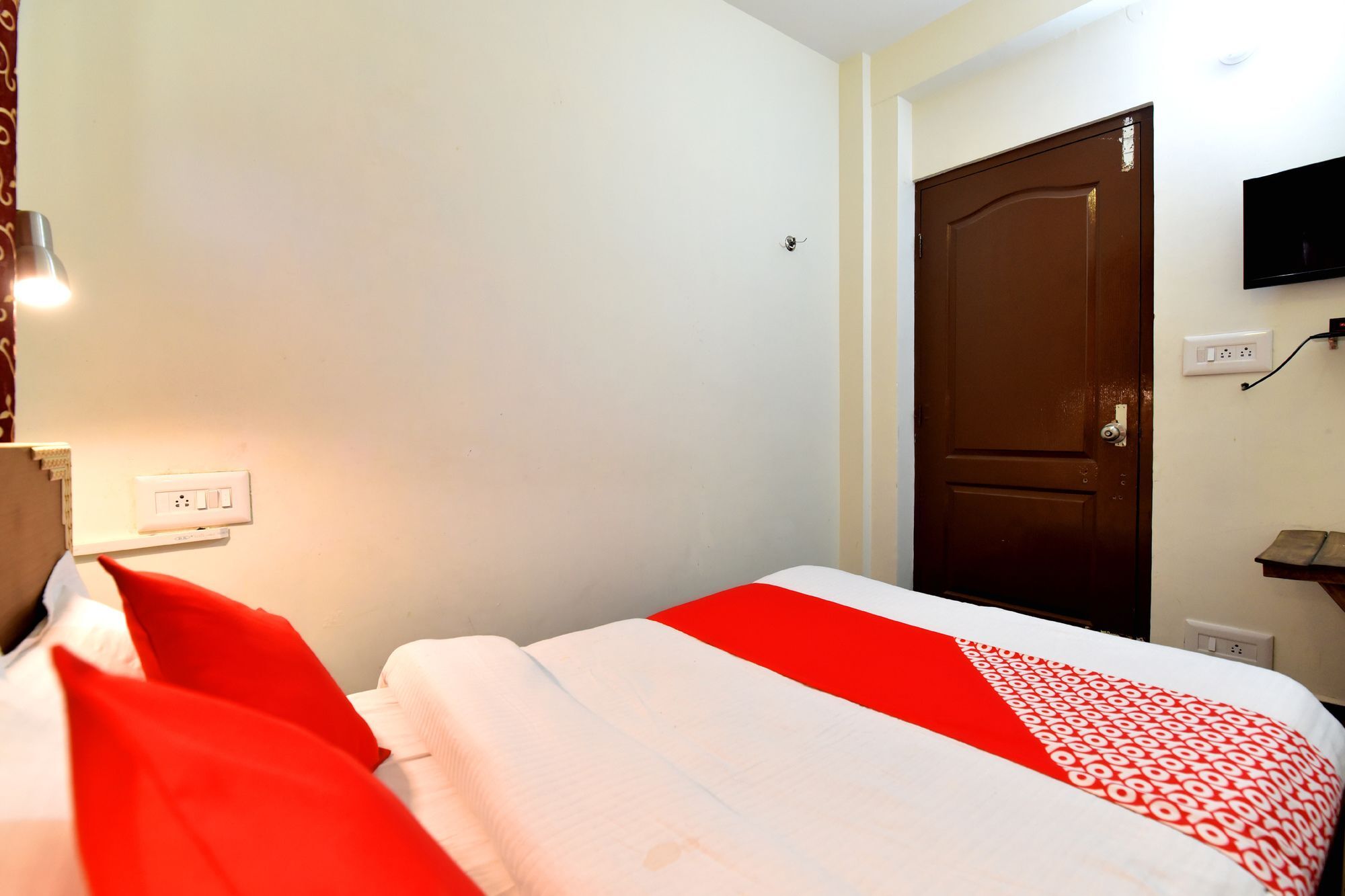 Oyo 13337 Valley View 2bhk Naggar Road Apartment