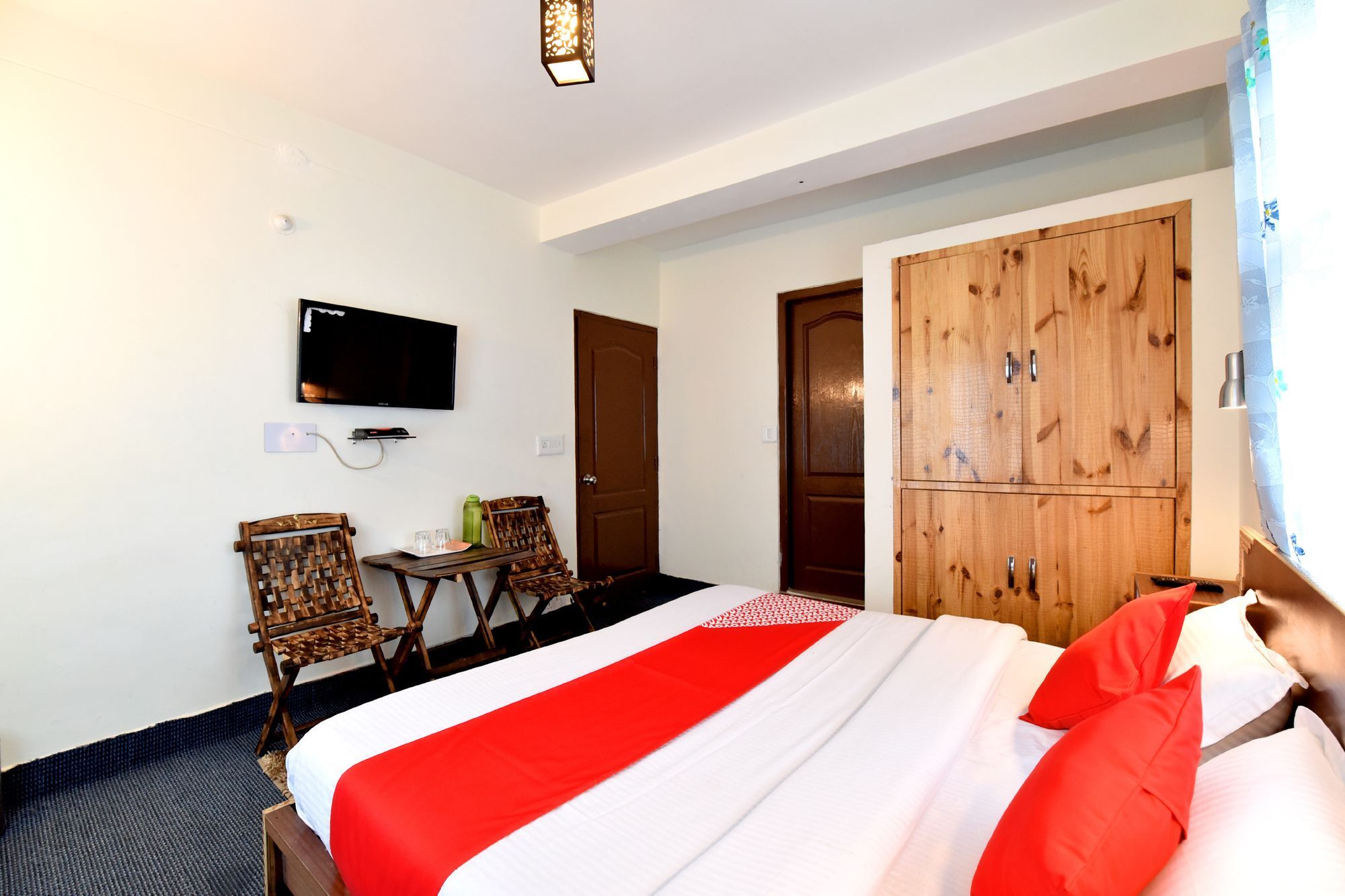 Apartment Oyo 13337 Valley View 2bhk Naggar Road