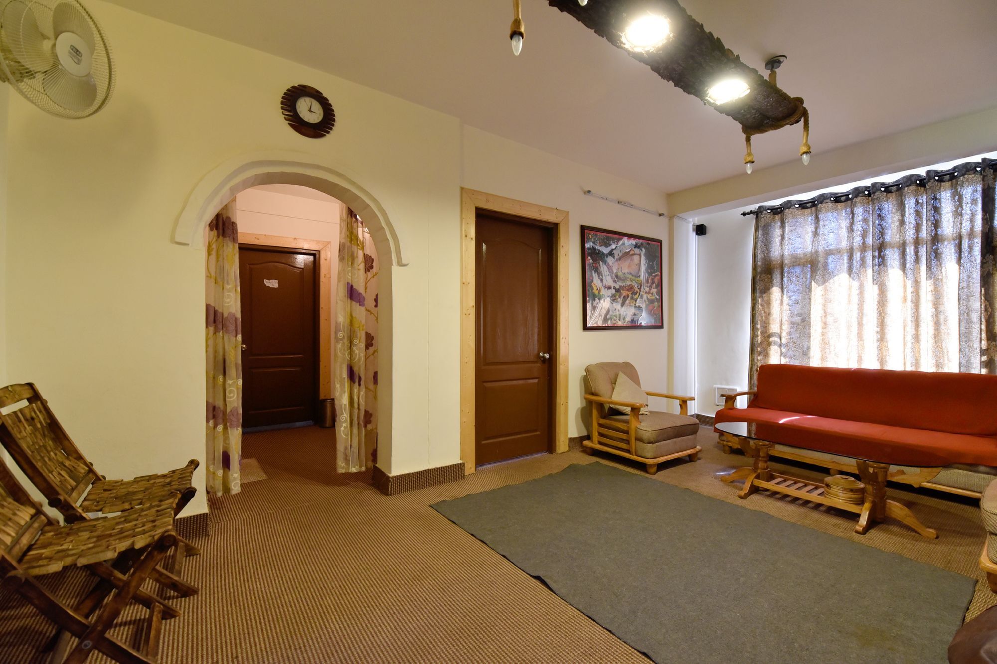 Apartment Oyo 13337 Valley View 2bhk Naggar Road Manali (Himachal Pradesh)