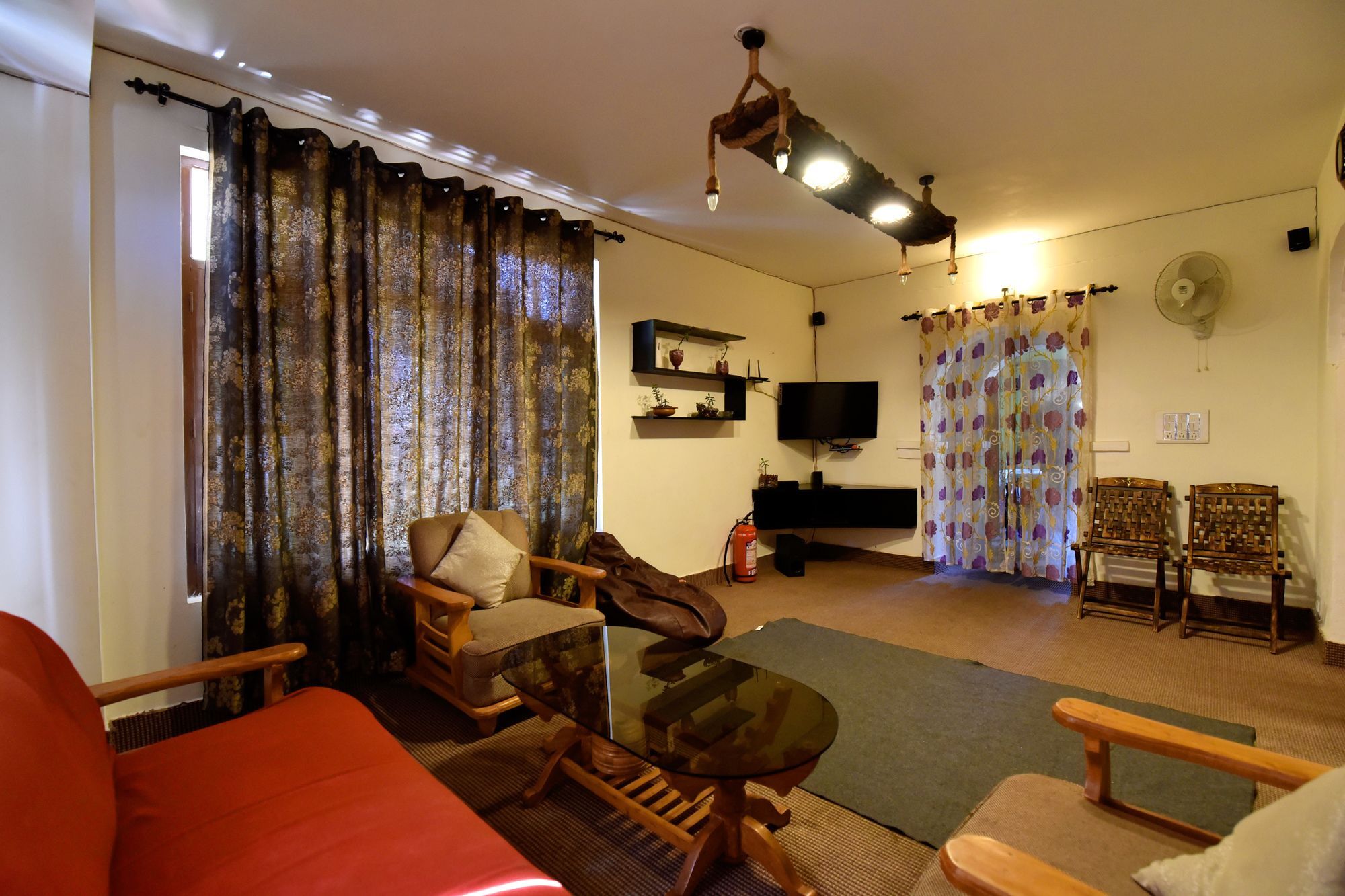 Oyo 13337 Valley View 2bhk Naggar Road * Manali (Himachal Pradesh)