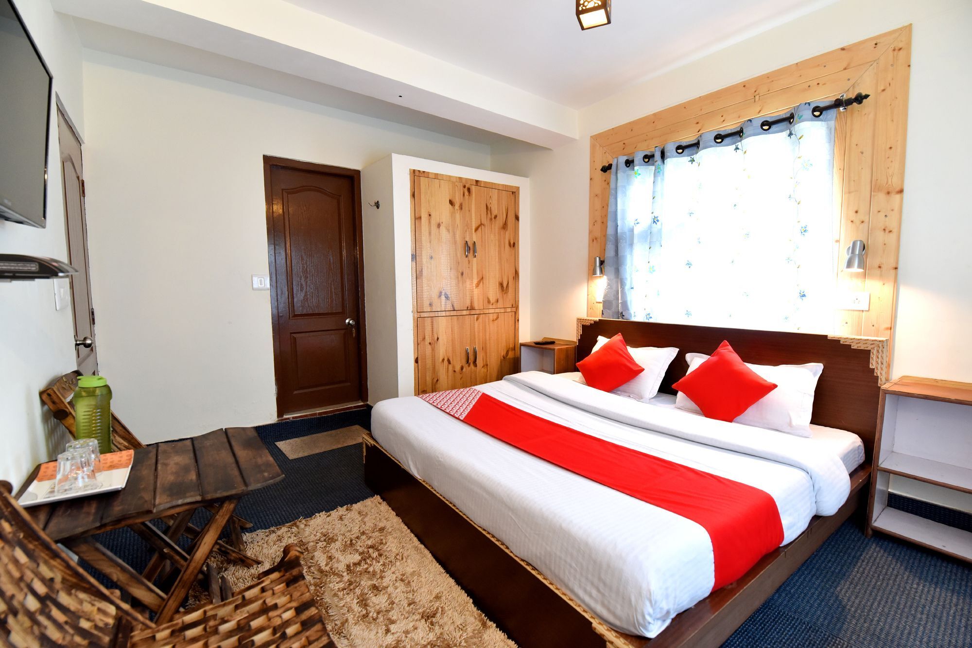 Oyo 13337 Valley View 2bhk Naggar Road * Manali (Himachal Pradesh)