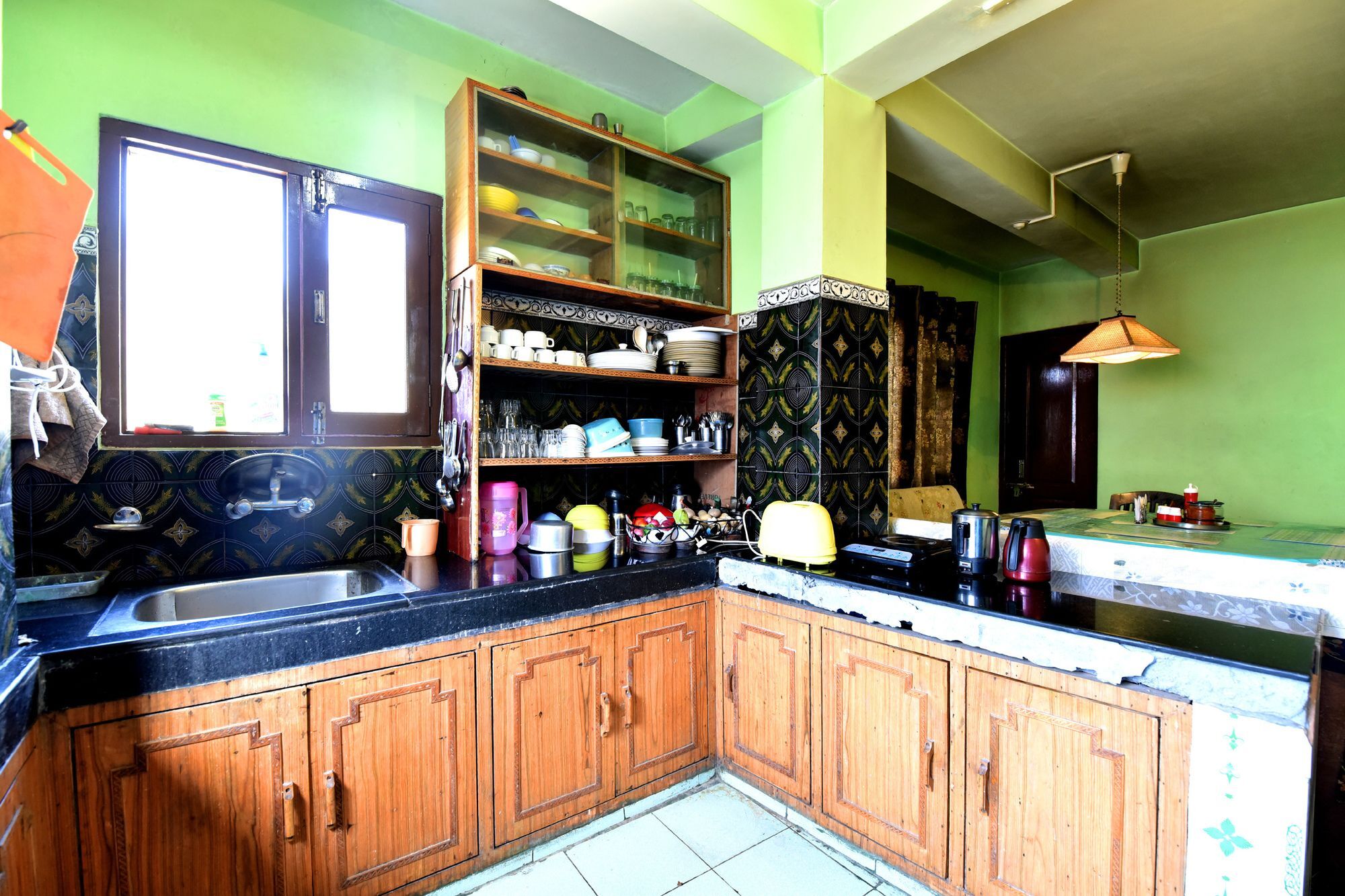 Oyo 13337 Valley View 2bhk Naggar Road Apartment *