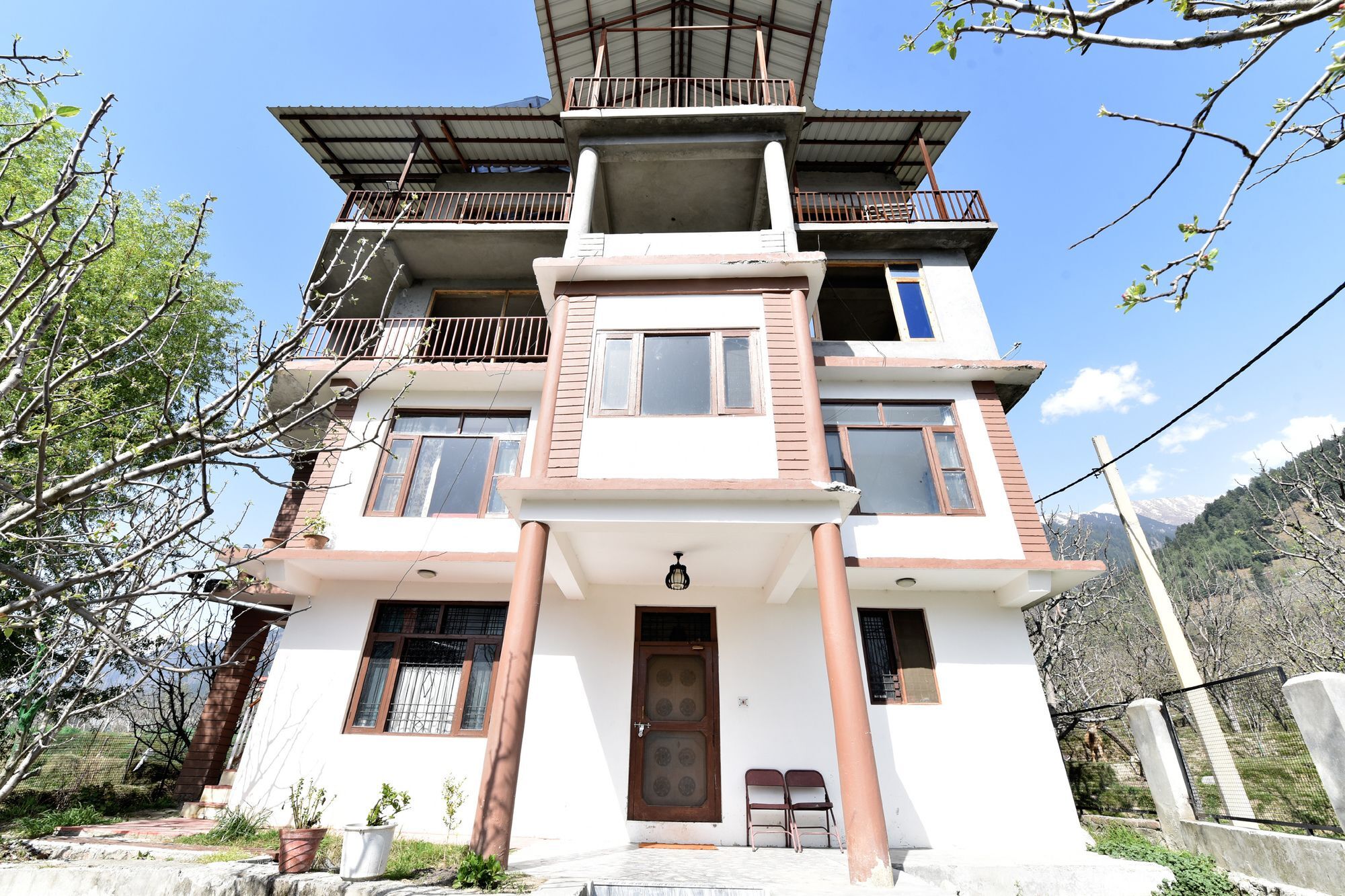 Apartment Oyo 13337 Valley View 2bhk Naggar Road
