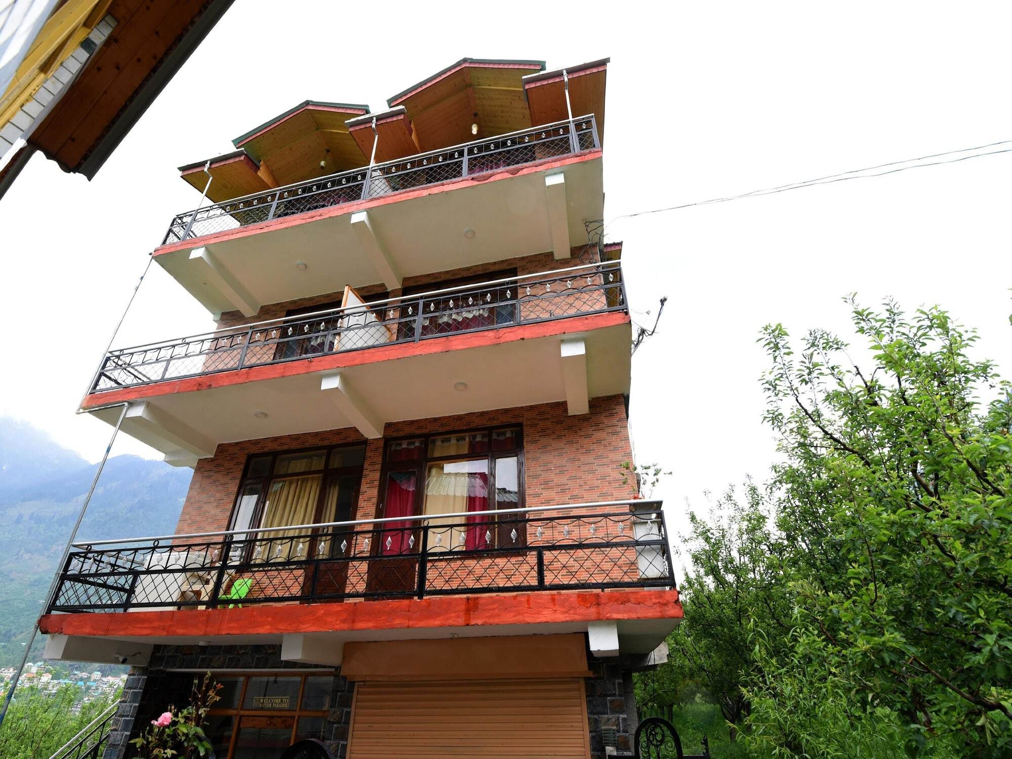Hotel Oyo 14409 Satyam Paradise 3*