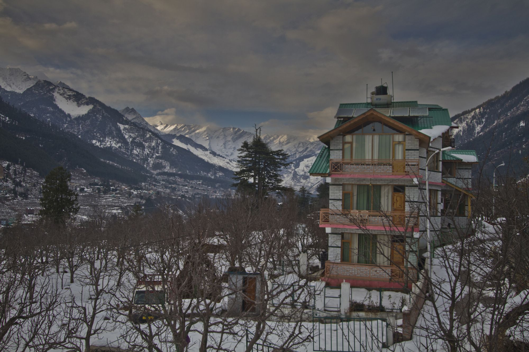 Mountain Face Hotel 3*