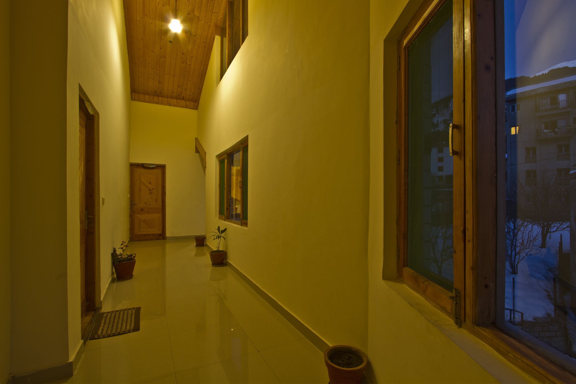 Mountain Face Hotel 3*