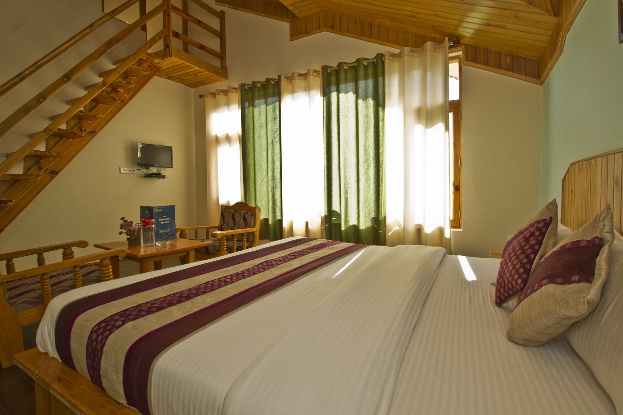 Mountain Face Hotel Manali (Himachal Pradesh)