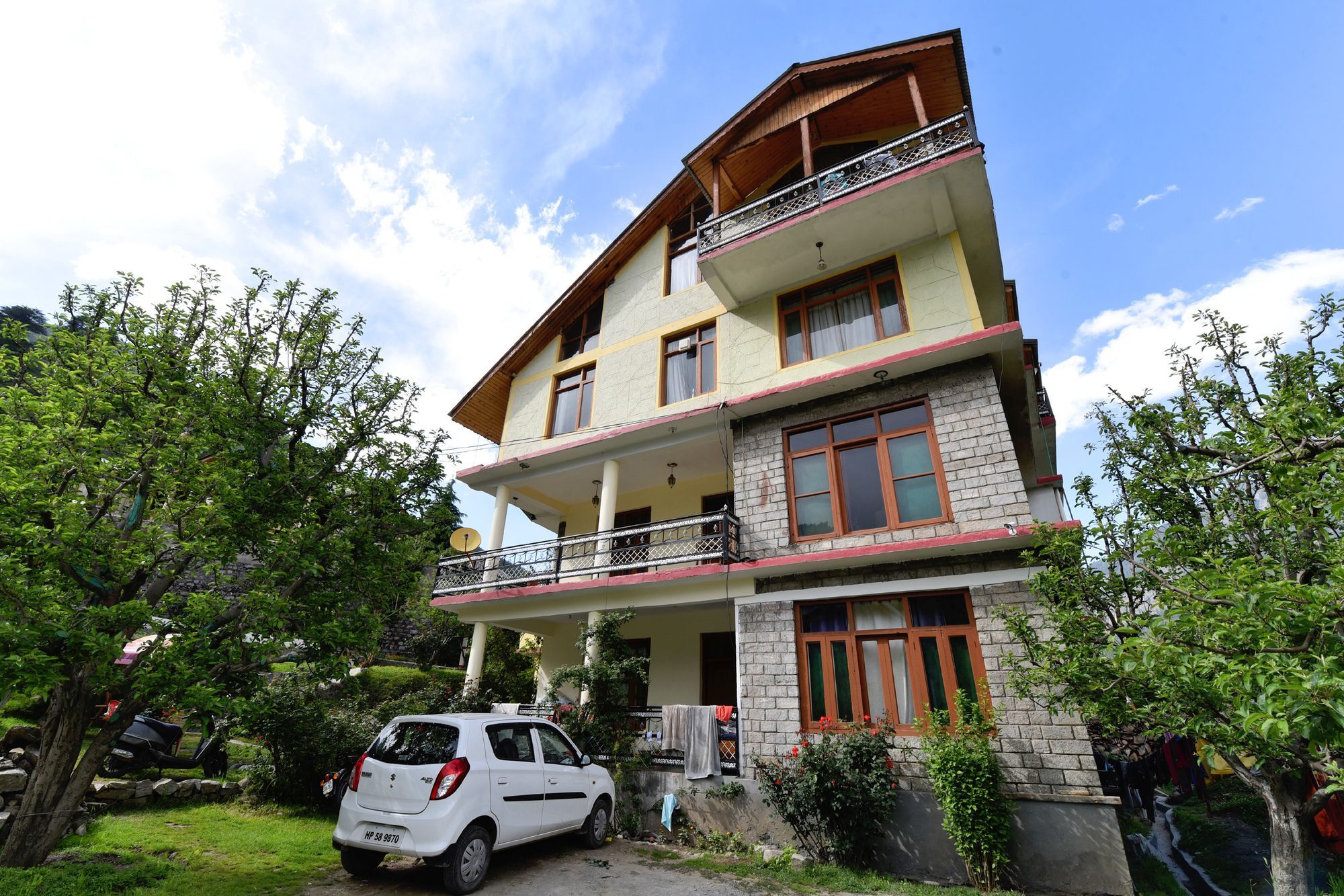 Oyo 13232 Red Rose Bed & Breakfast