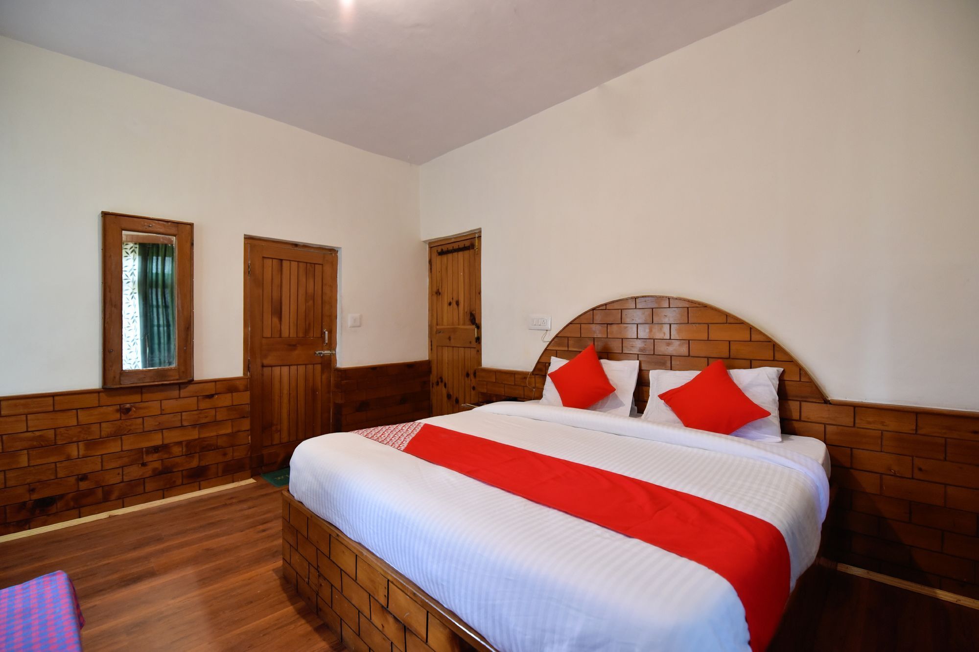 Oyo 13232 Red Rose Bed & Breakfast 3*