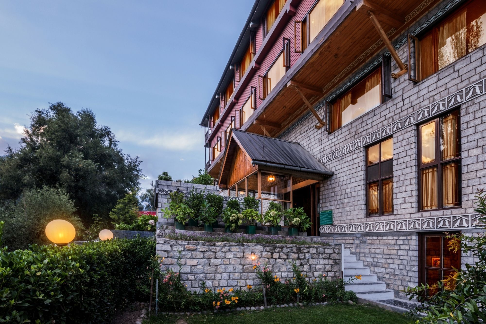 Hotel Honeymoon Manali (Himachal Pradesh)