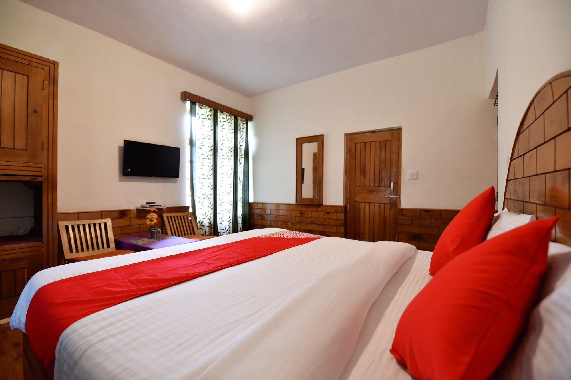 Bed & Breakfast Oyo 13232 Red Rose
