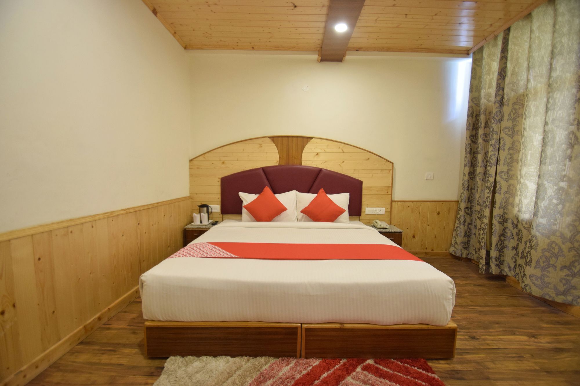 Oyo 11618 Sarthak Regency 3*
