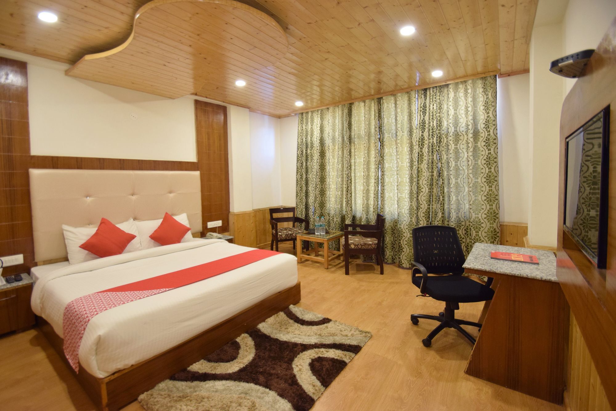 Hotel Oyo 11618 Sarthak Regency