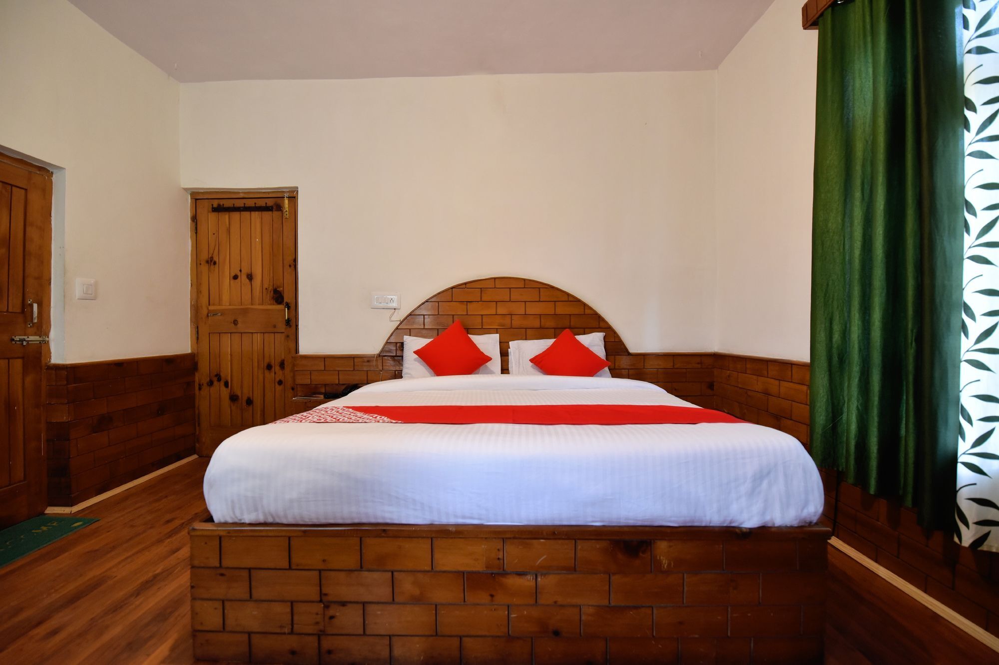 Bed & Breakfast Oyo 13232 Red Rose