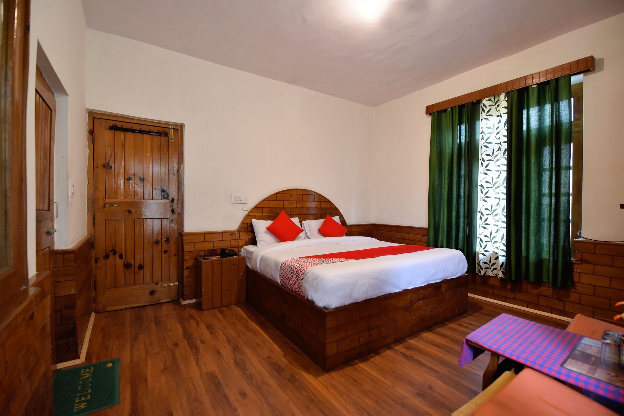 Oyo 13232 Red Rose Bed & Breakfast 3*