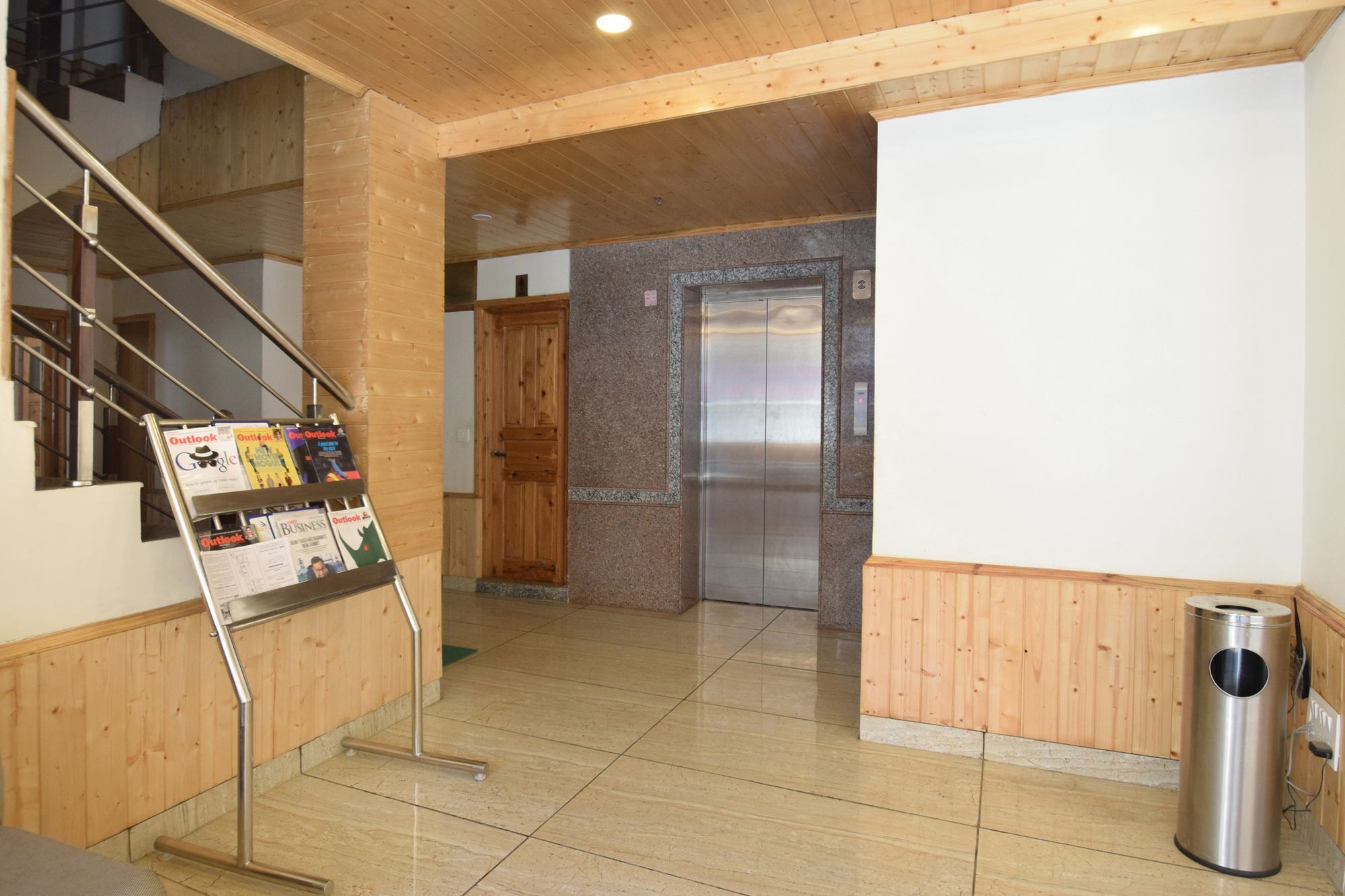 Oyo 11618 Sarthak Regency Hotel Manali (Himachal Pradesh)