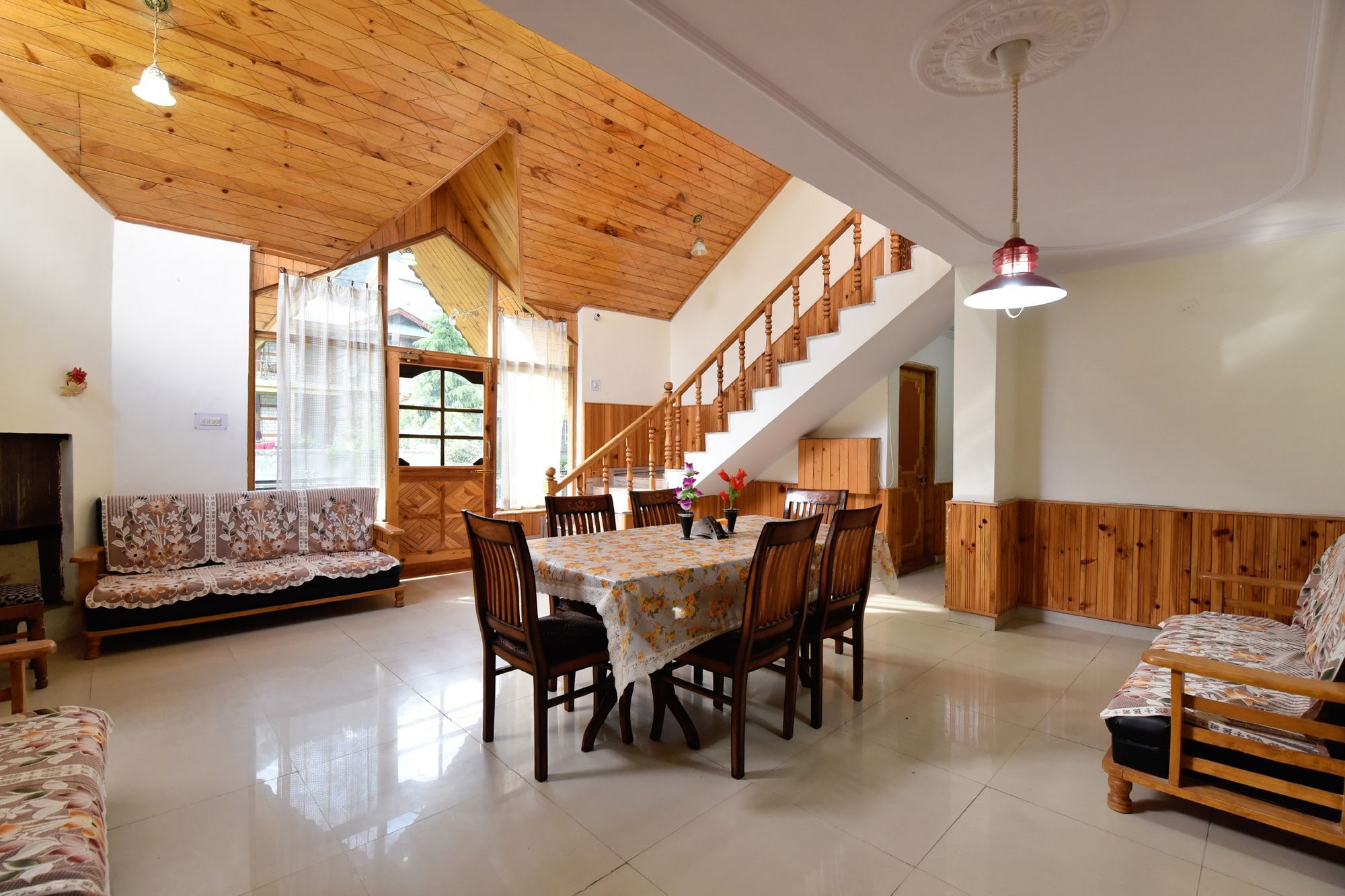 Oyo 13232 Red Rose Bed & Breakfast Manali (Himachal Pradesh)