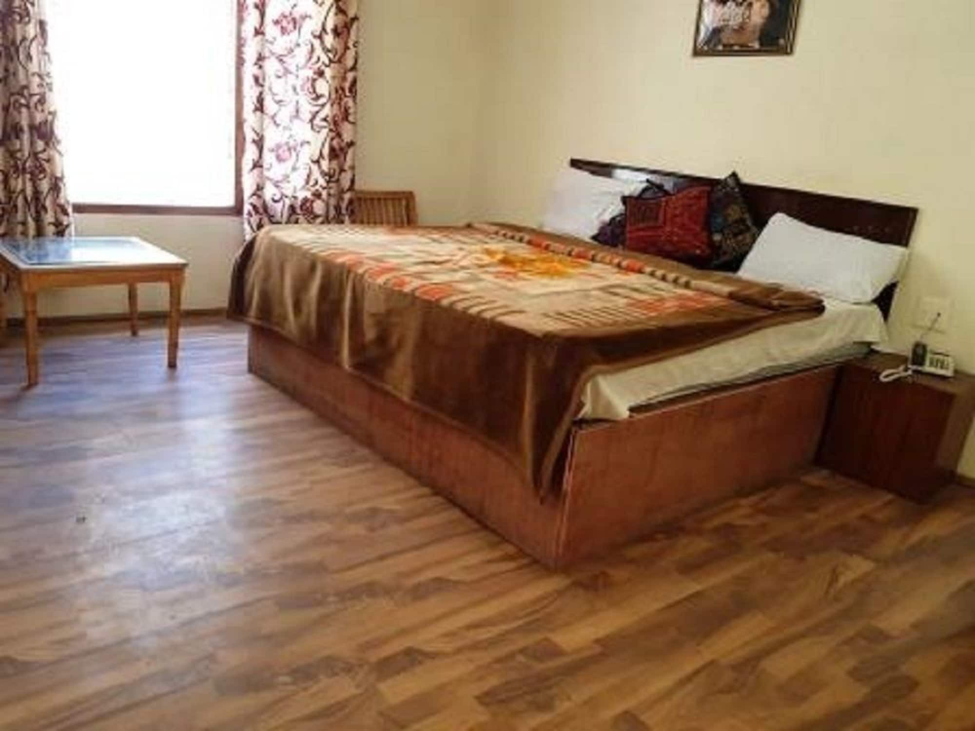 Janghu And Restuarant Hotel 2*