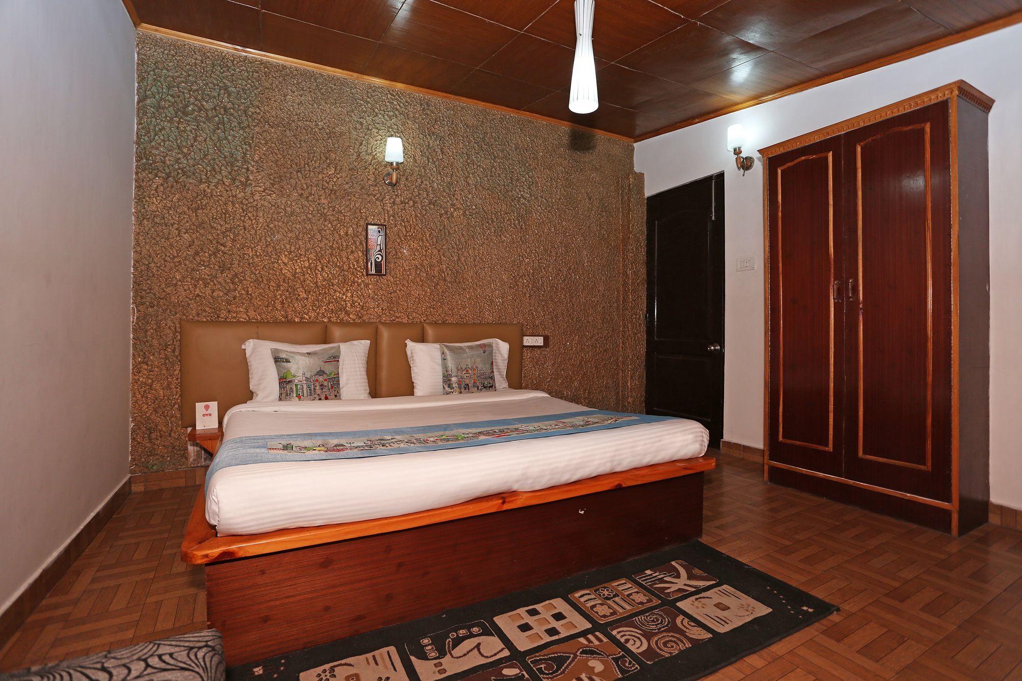 Oyo 9392 Riverine Hotel 2*