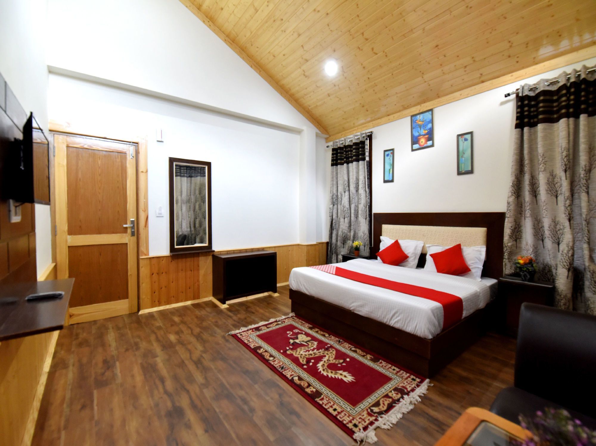 Oyo 13267 Hillside Valley Hotel Manali (Himachal Pradesh)