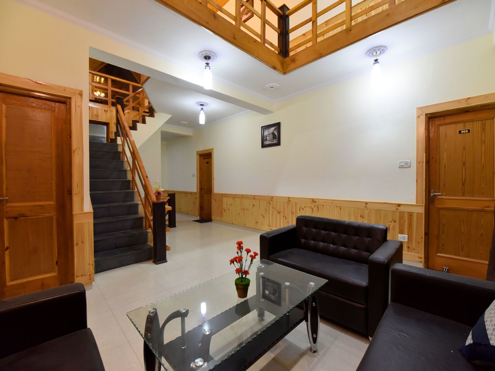 Oyo 13267 Hillside Valley Hotel Manali (Himachal Pradesh)