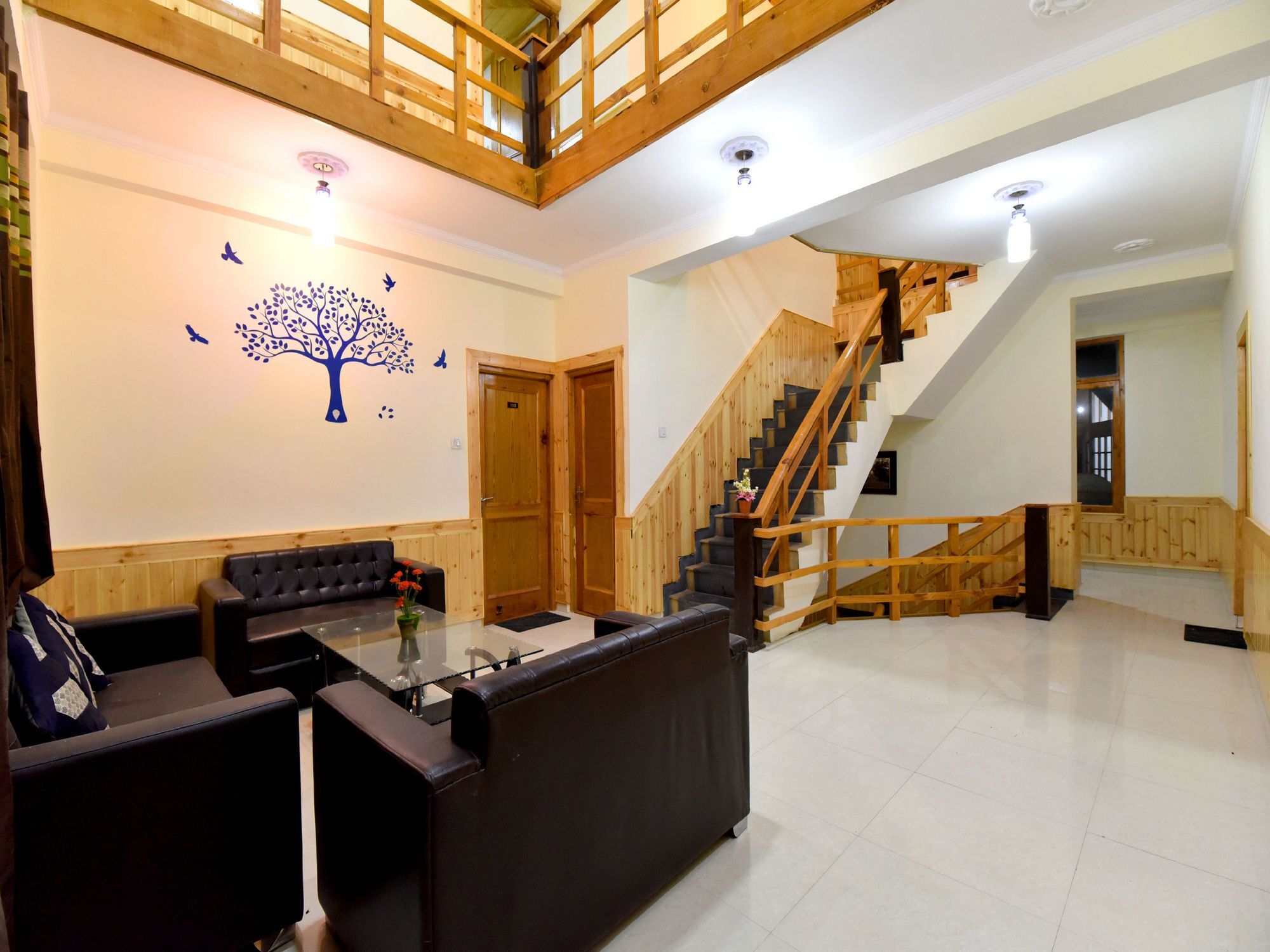 Oyo 13267 Hillside Valley Hotel 3*