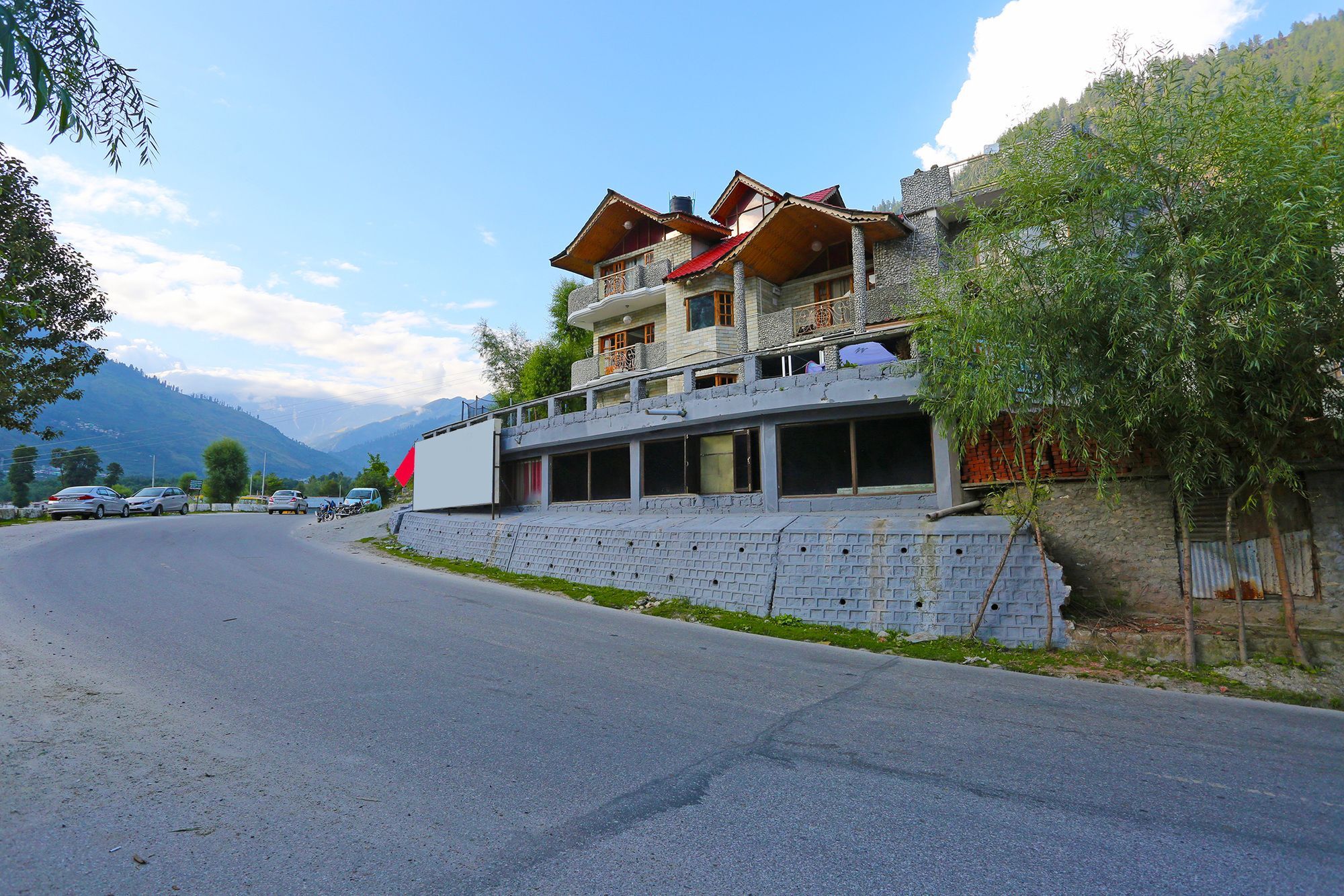 Oyo 9392 Riverine Hotel Manali (Himachal Pradesh)