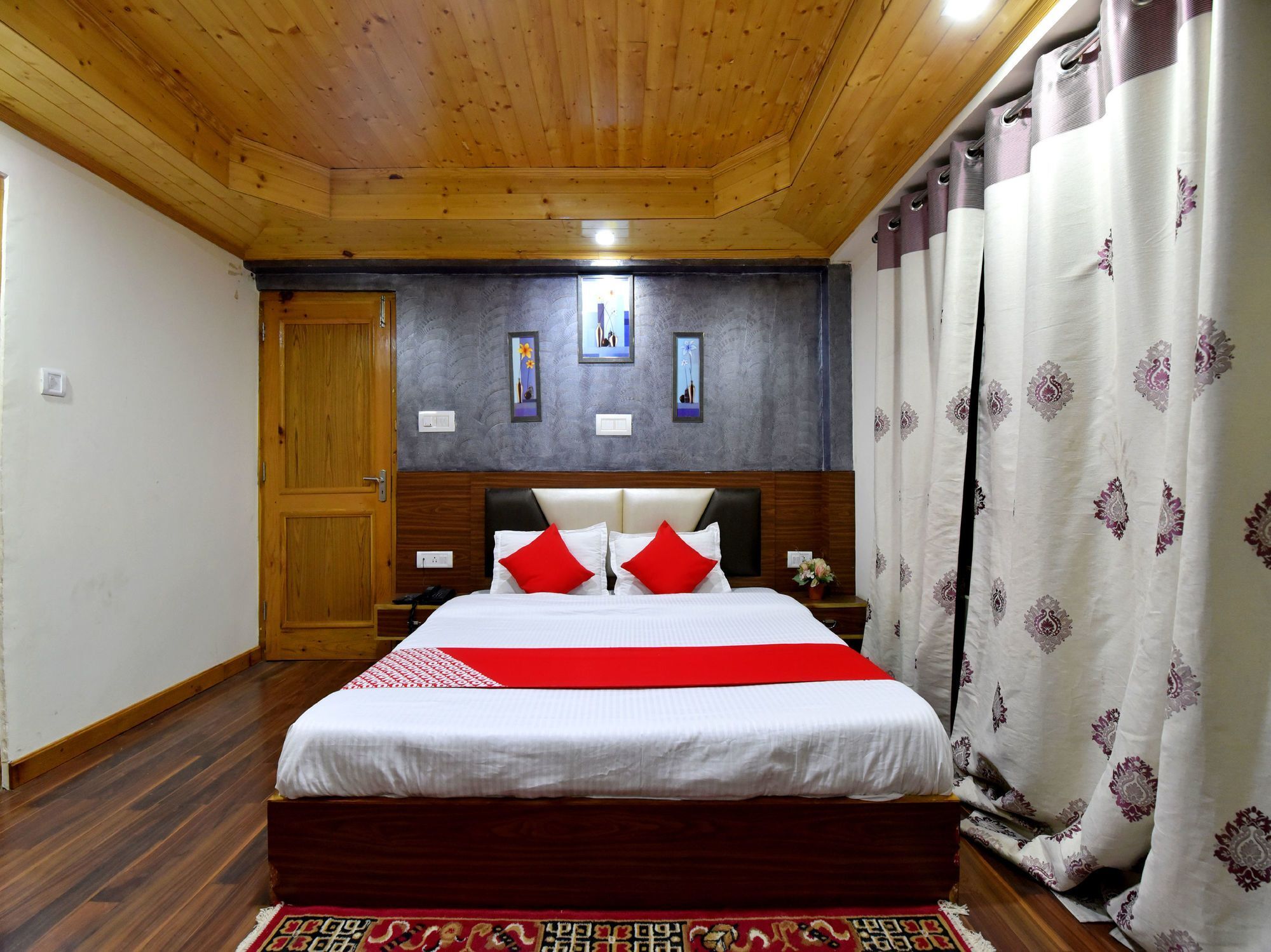 Oyo 13267 Hillside Valley Hotel 3*