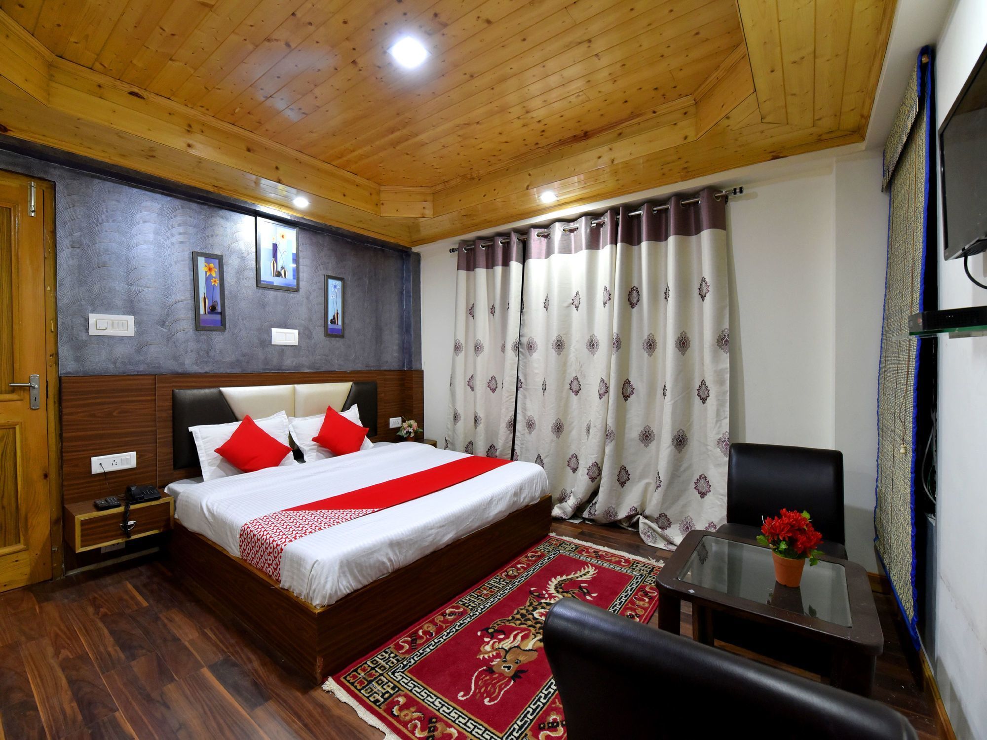 Hotel Oyo 13267 Hillside Valley 3*