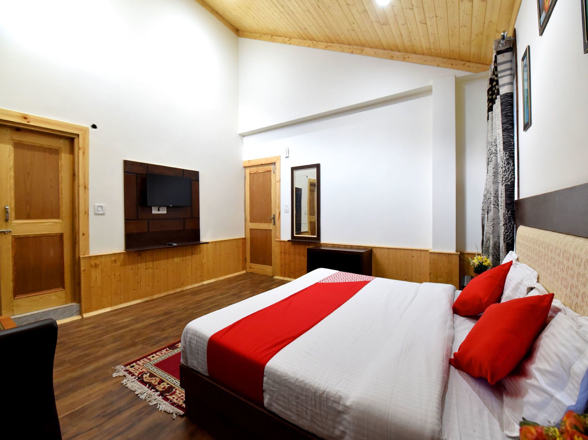 Hotel Oyo 13267 Hillside Valley Manali (Himachal Pradesh)