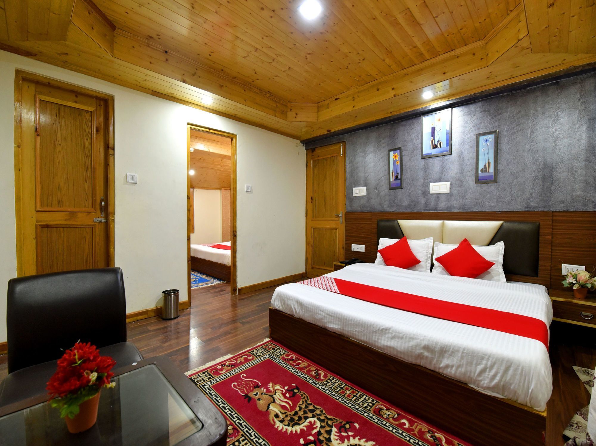 Hotel Oyo 13267 Hillside Valley