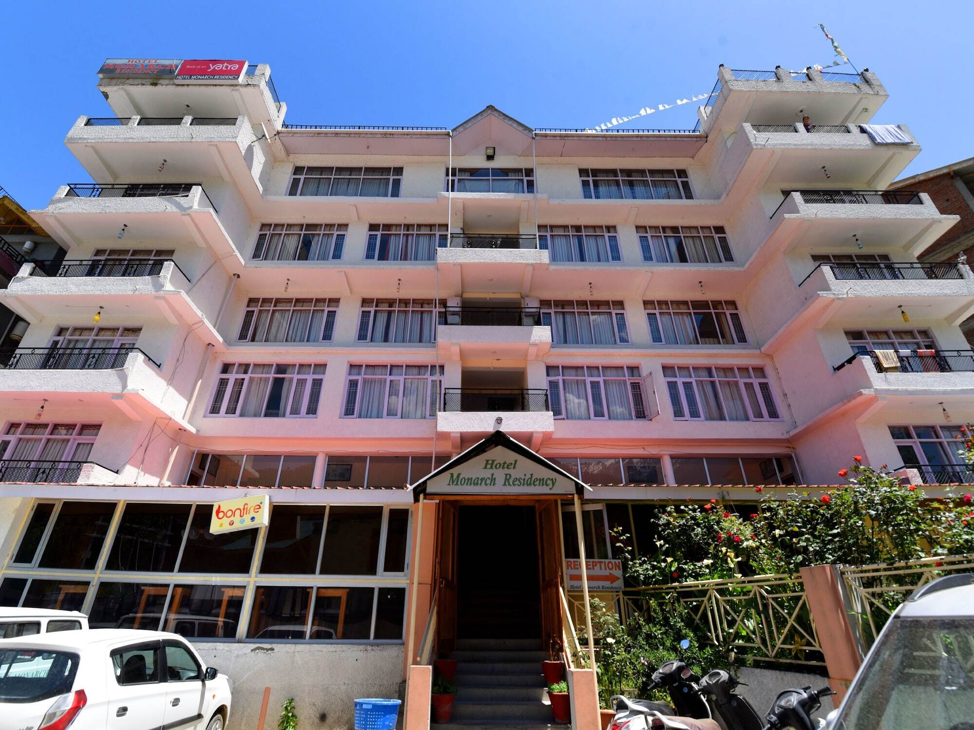 Hotel Oyo 13586 Monarch