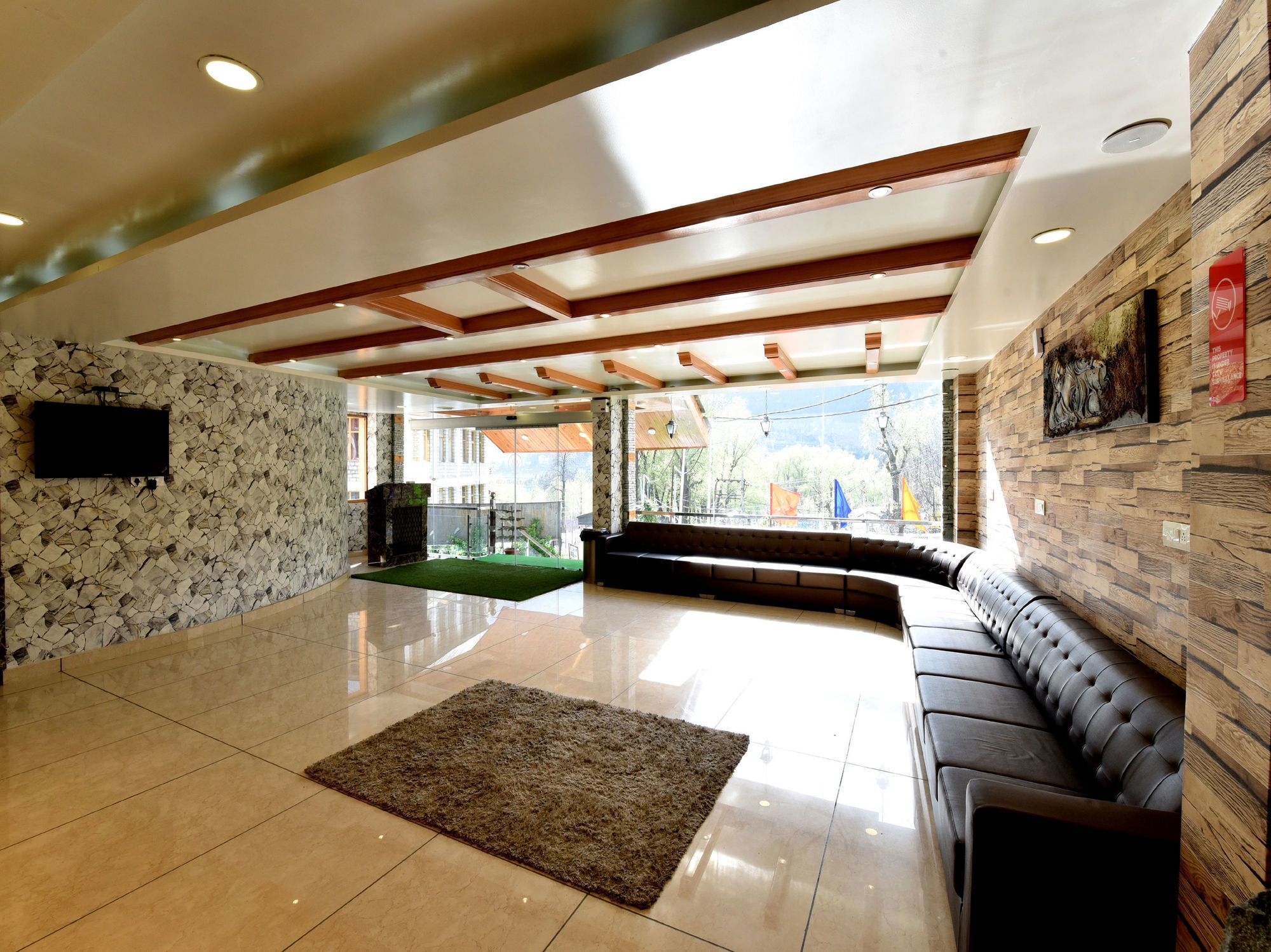 Oyo 13091 Grand Hotel 3*