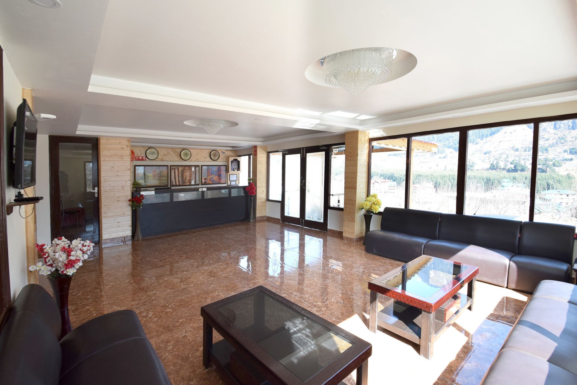 Oyo 11643 Sunrise Hotel Manali (Himachal Pradesh)
