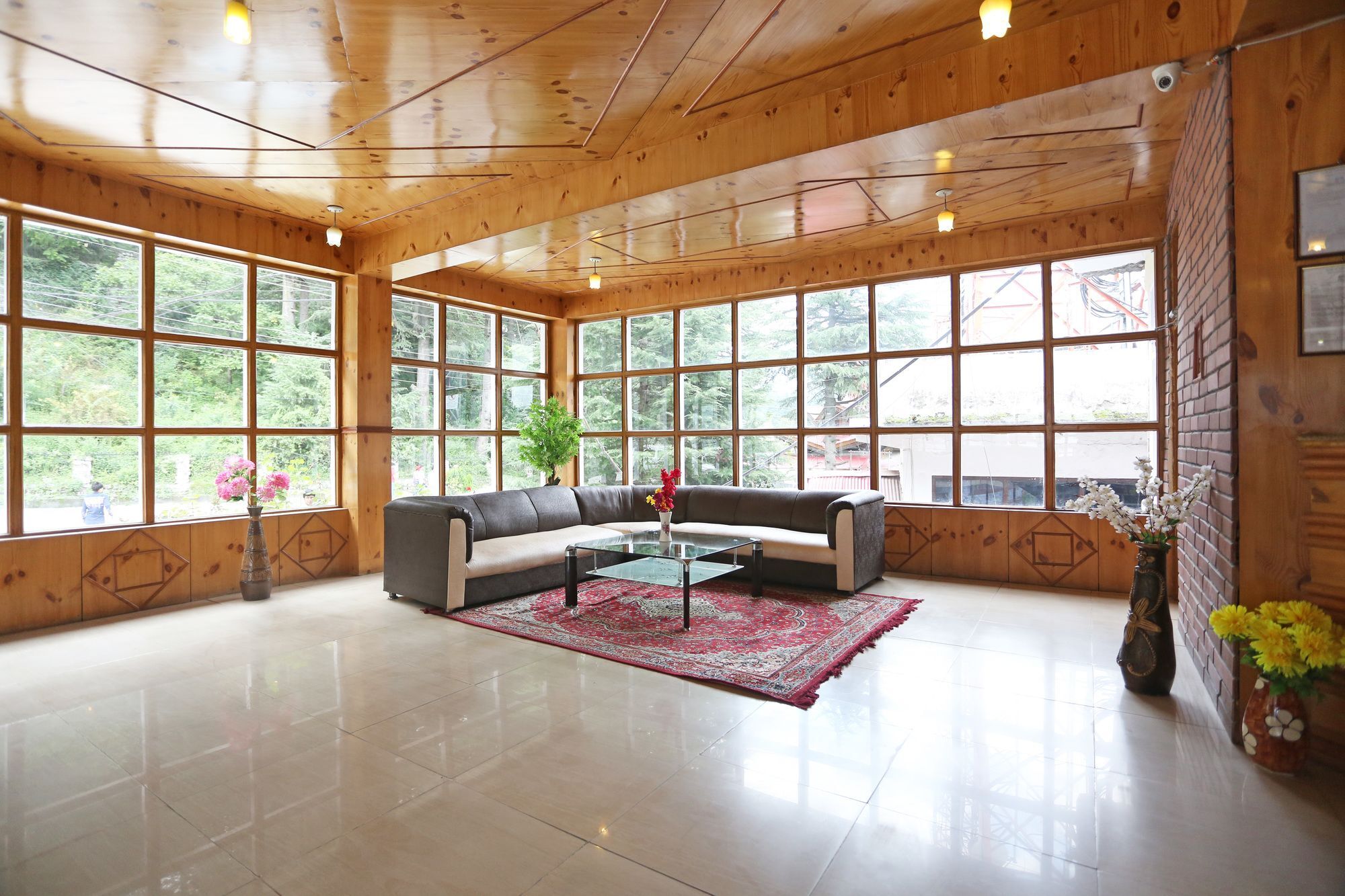 Oyo 162 Hadimba Road Manali (Himachal Pradesh)