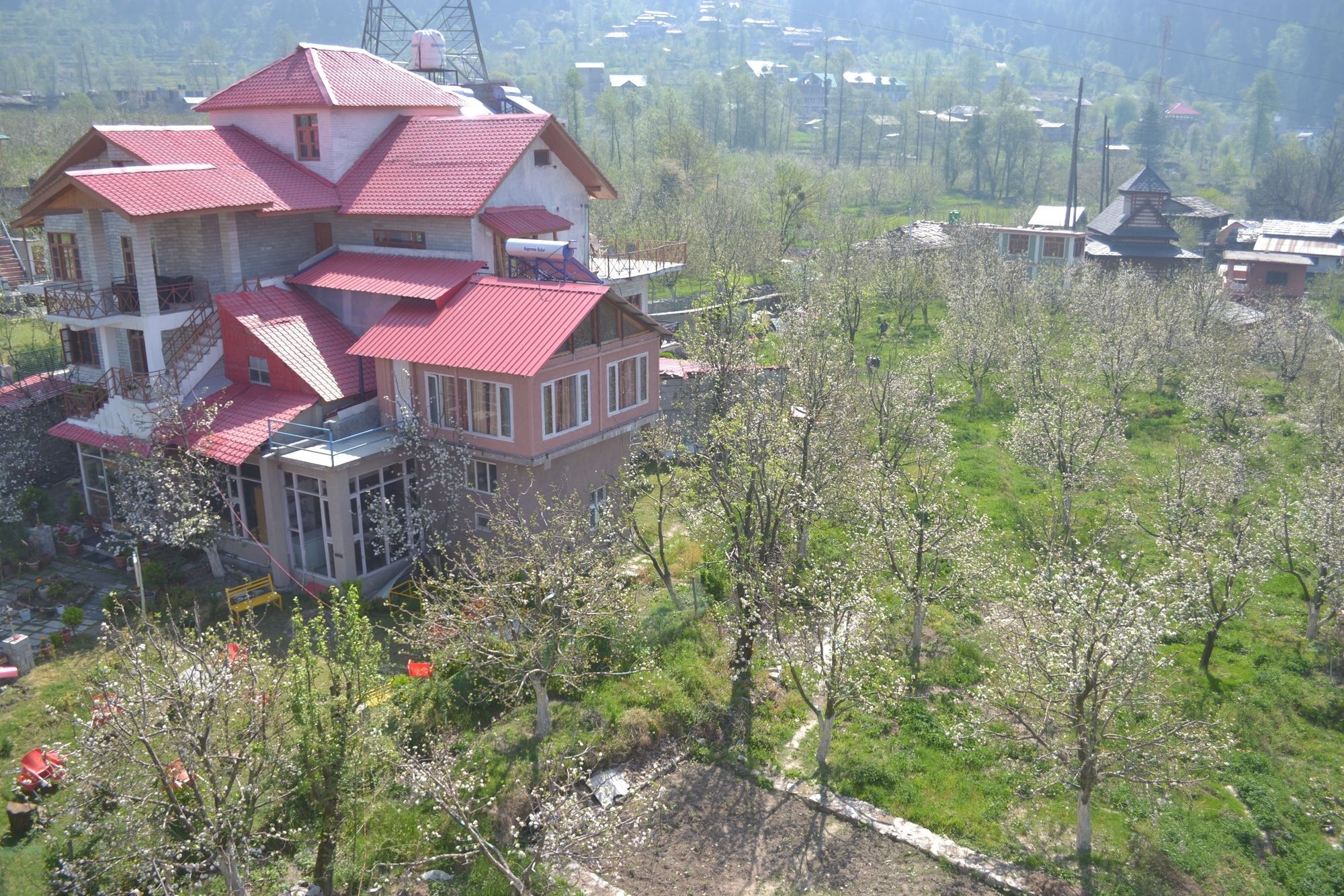 Resort Bharhka Countryside Manali (Himachal Pradesh)