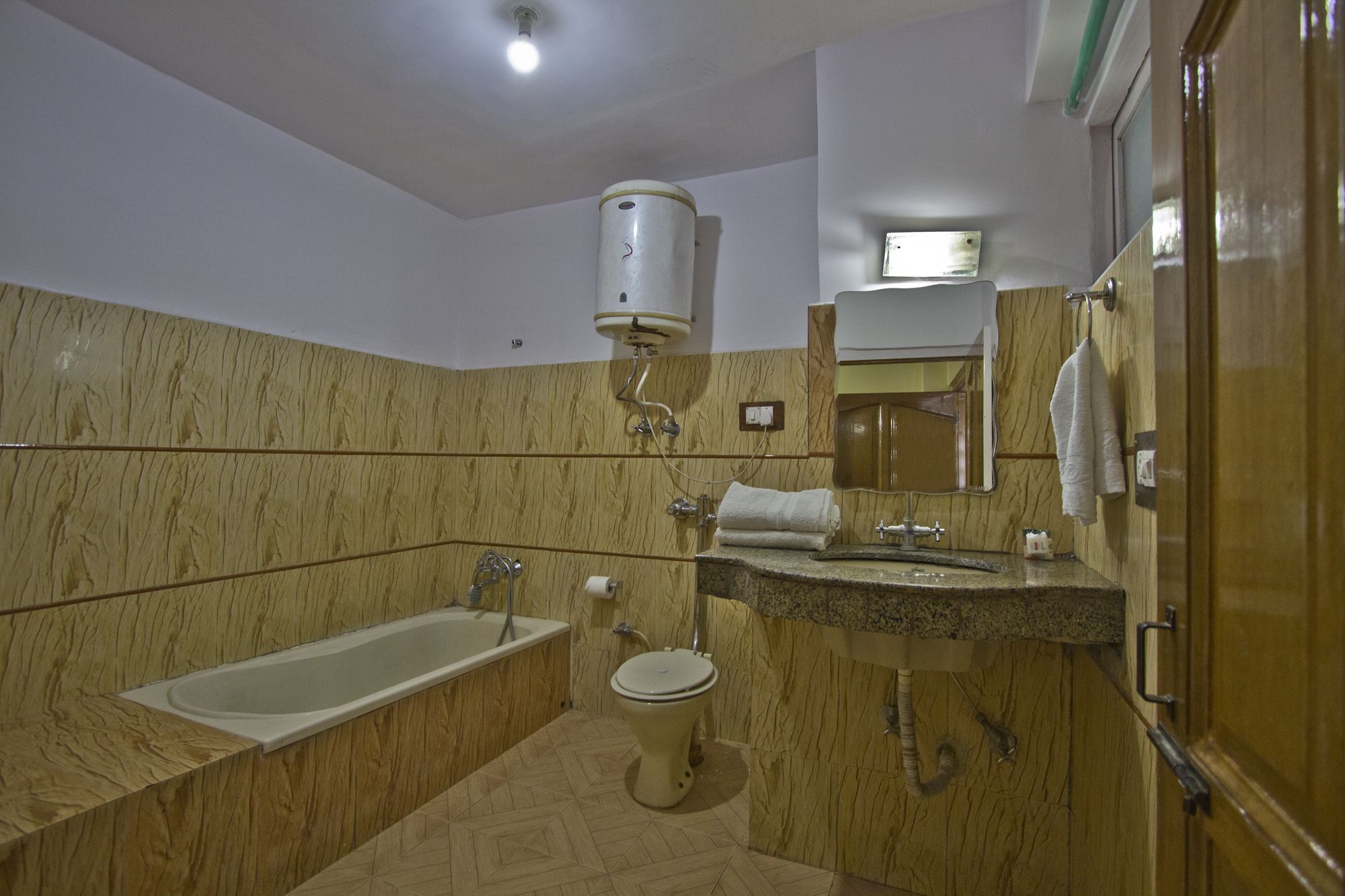 Oyo 162 Hadimba Road Hotel Manali (Himachal Pradesh)
