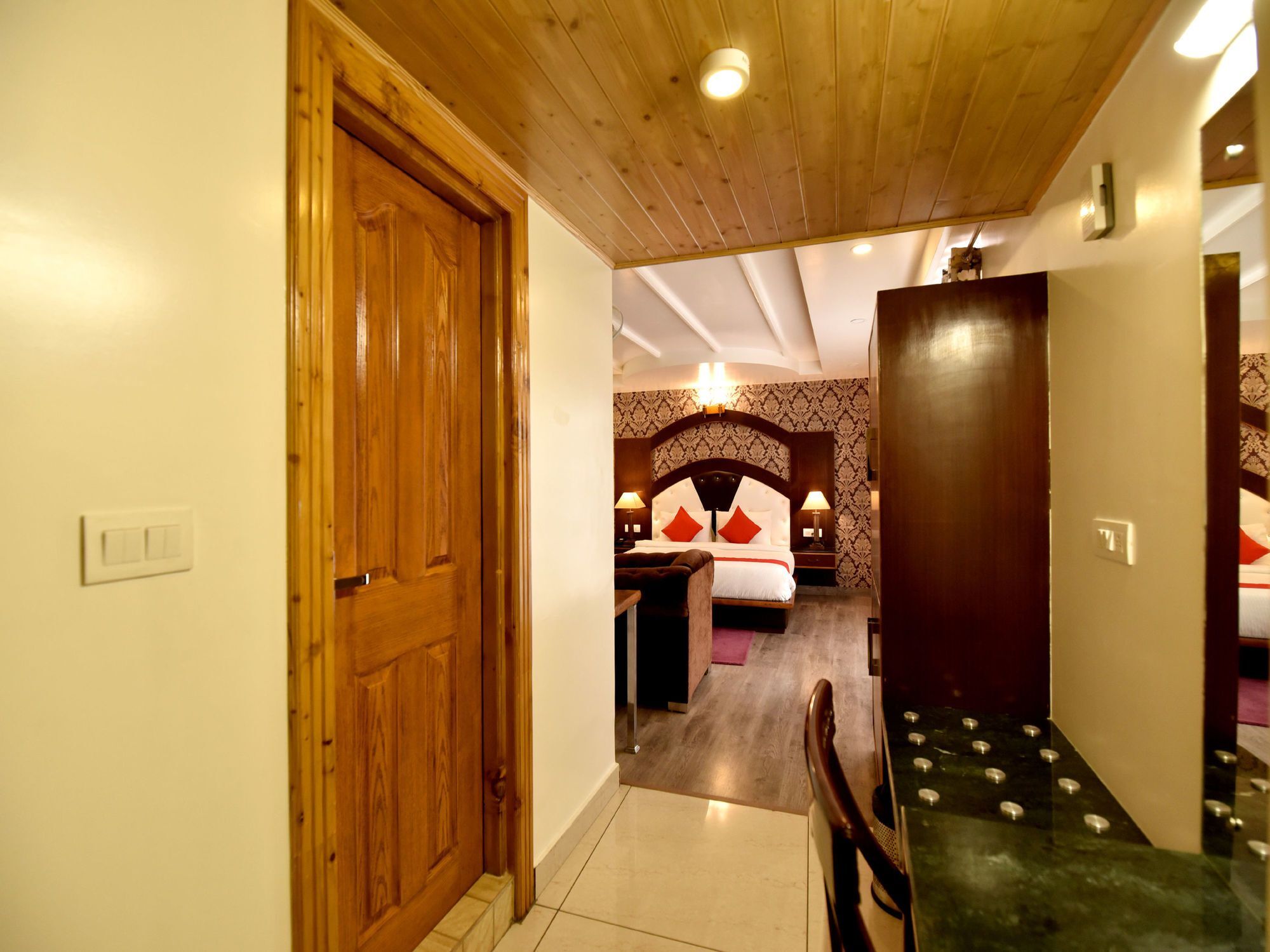 Hotel Oyo 13091 Grand Manali (Himachal Pradesh)