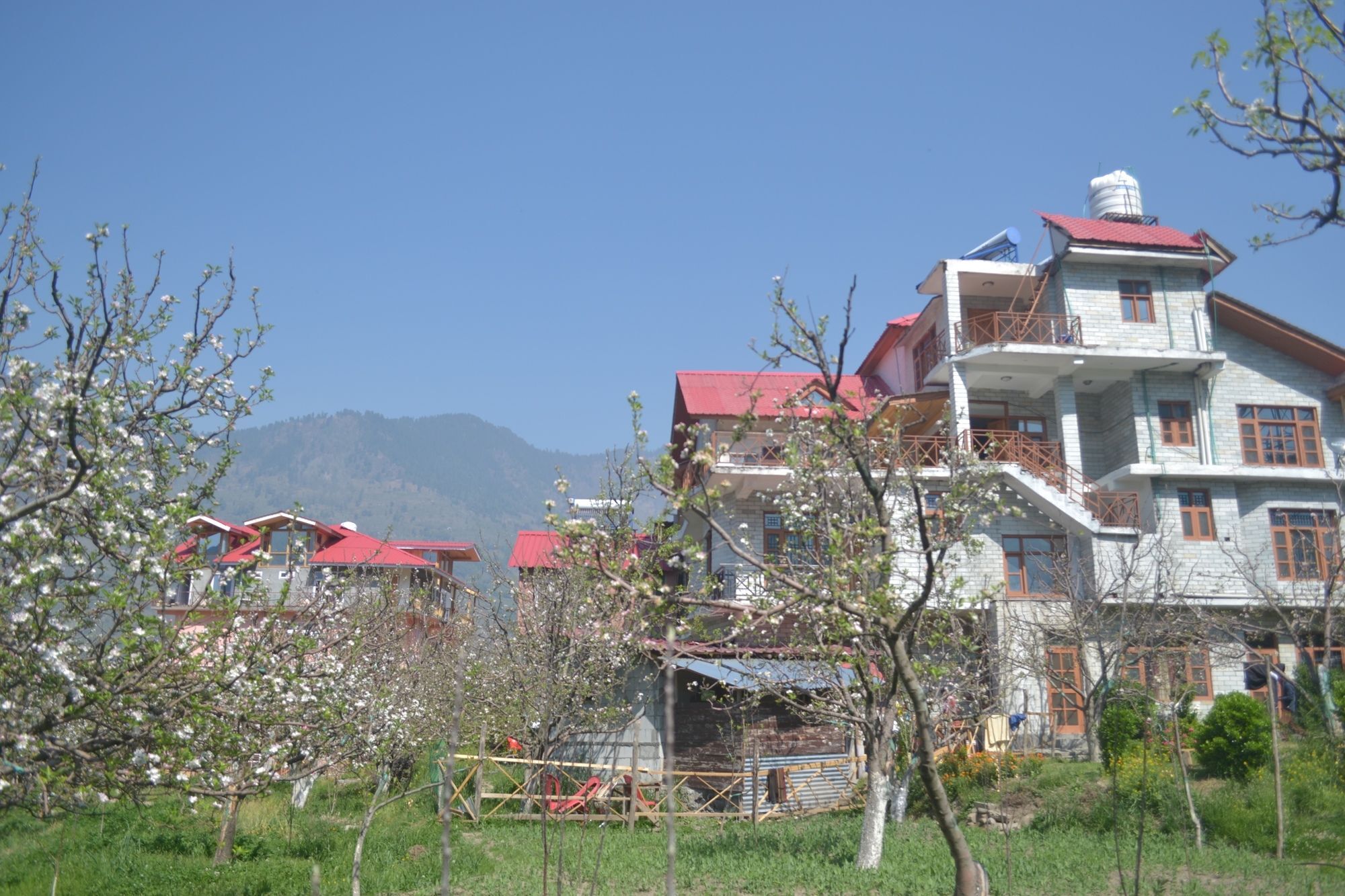 Resort Bharhka Countryside
