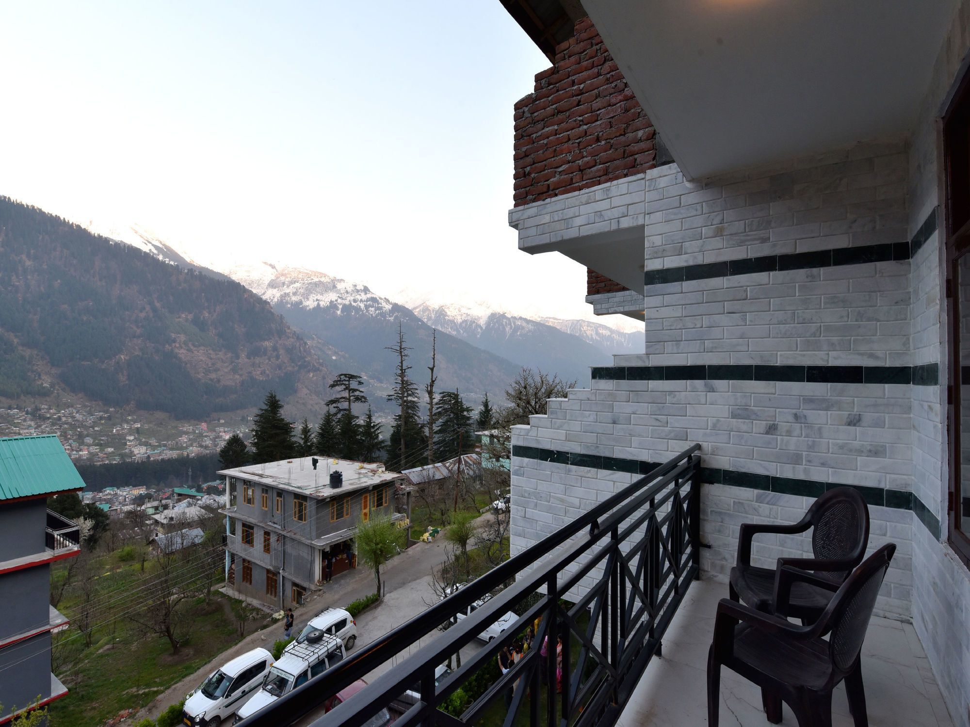 Oyo 12735 The Manali (Himachal Pradesh)